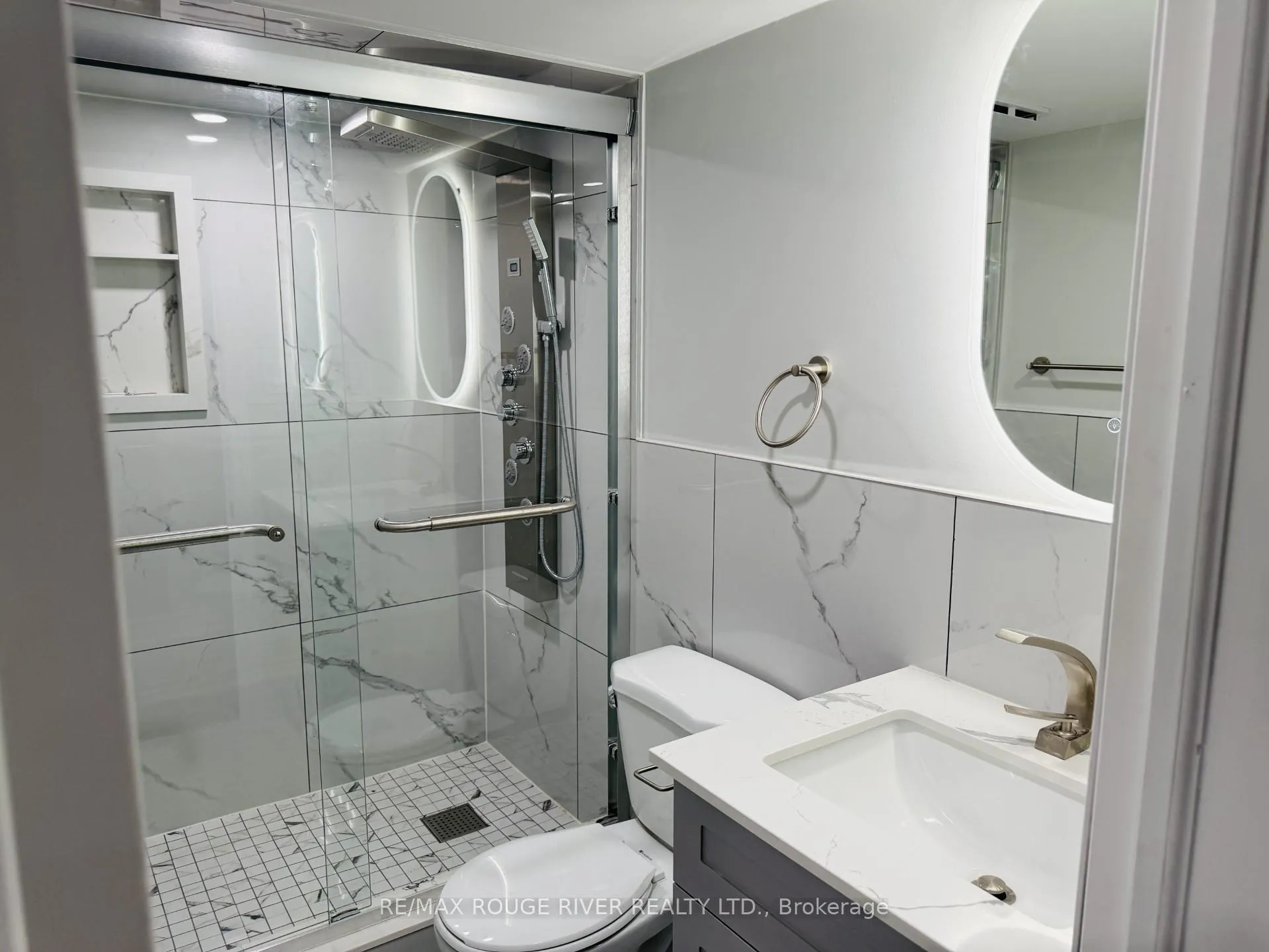 Photo 7 of 10 Bons Avenue, Clarington, Bowmanville — HOMEH