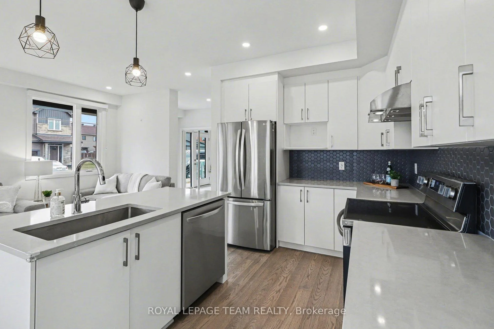 Photo 10 of 338 Establish Avenue, Ottawa, Avalon West — HOMEH