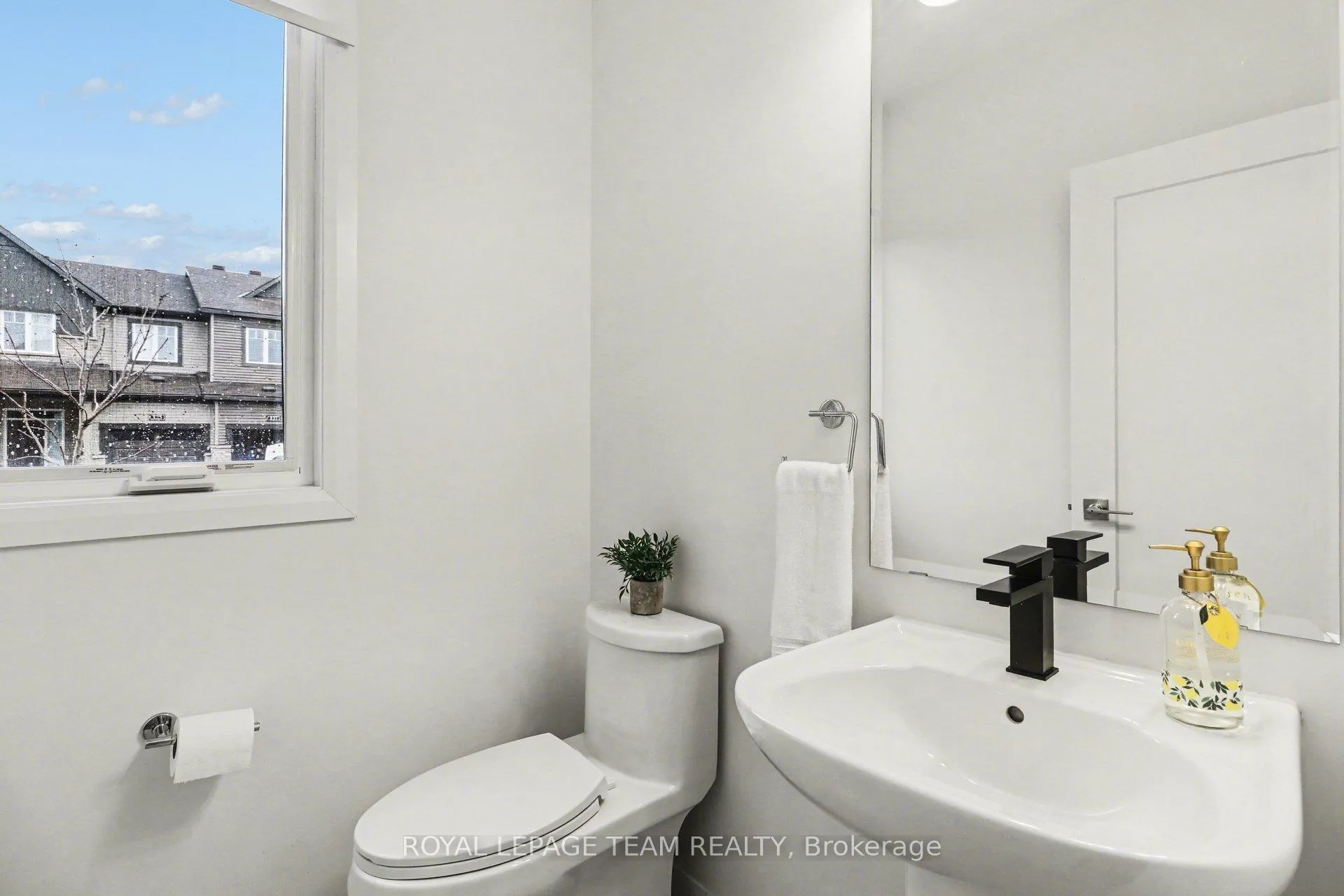 Photo 13 of 338 Establish Avenue, Ottawa, Avalon West — HOMEH