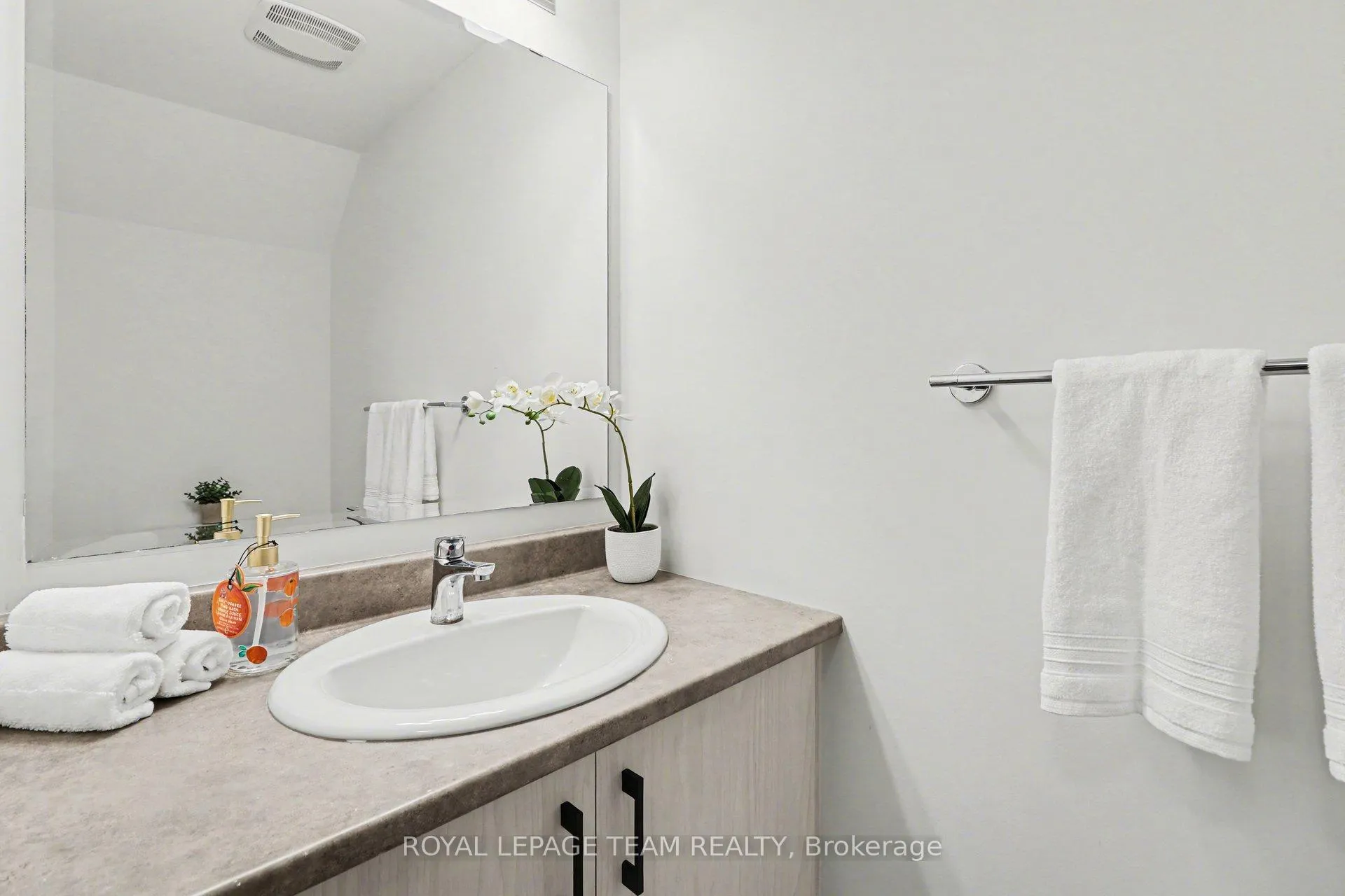 Photo 23 of 338 Establish Avenue, Ottawa, Avalon West — HOMEH