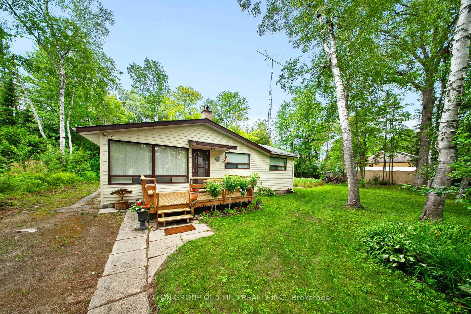 Photo 2 of 42 55th Street S, Wasaga Beach — HOMEH
