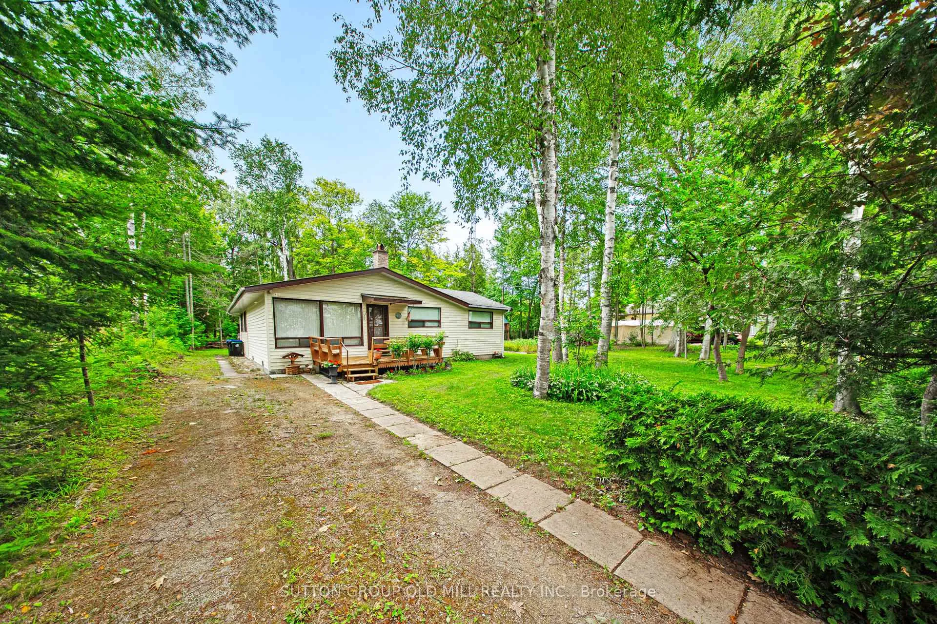 Photo 3 of 42 55th Street S, Wasaga Beach — HOMEH
