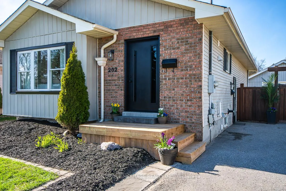 Photo 2 of 202 Willis Avenue, Whitby, Williamsburg — HOMEH