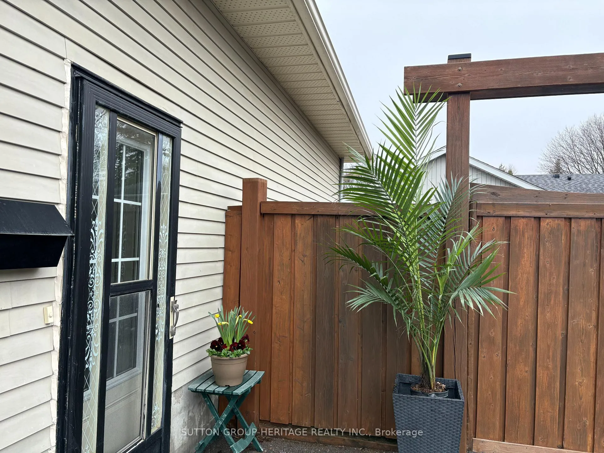 Photo 3 of 202 Willis Avenue, Whitby, Williamsburg — HOMEH