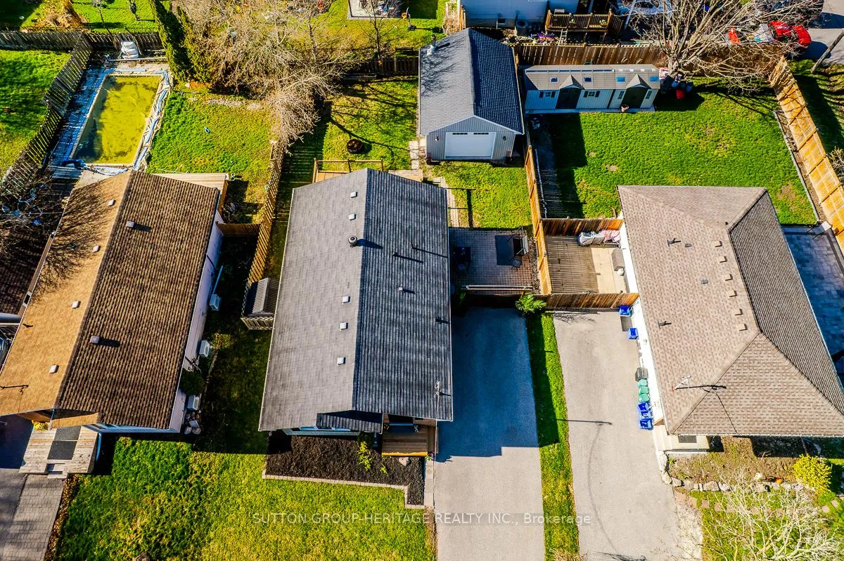 Photo 5 of 202 Willis Avenue, Whitby, Williamsburg — HOMEH
