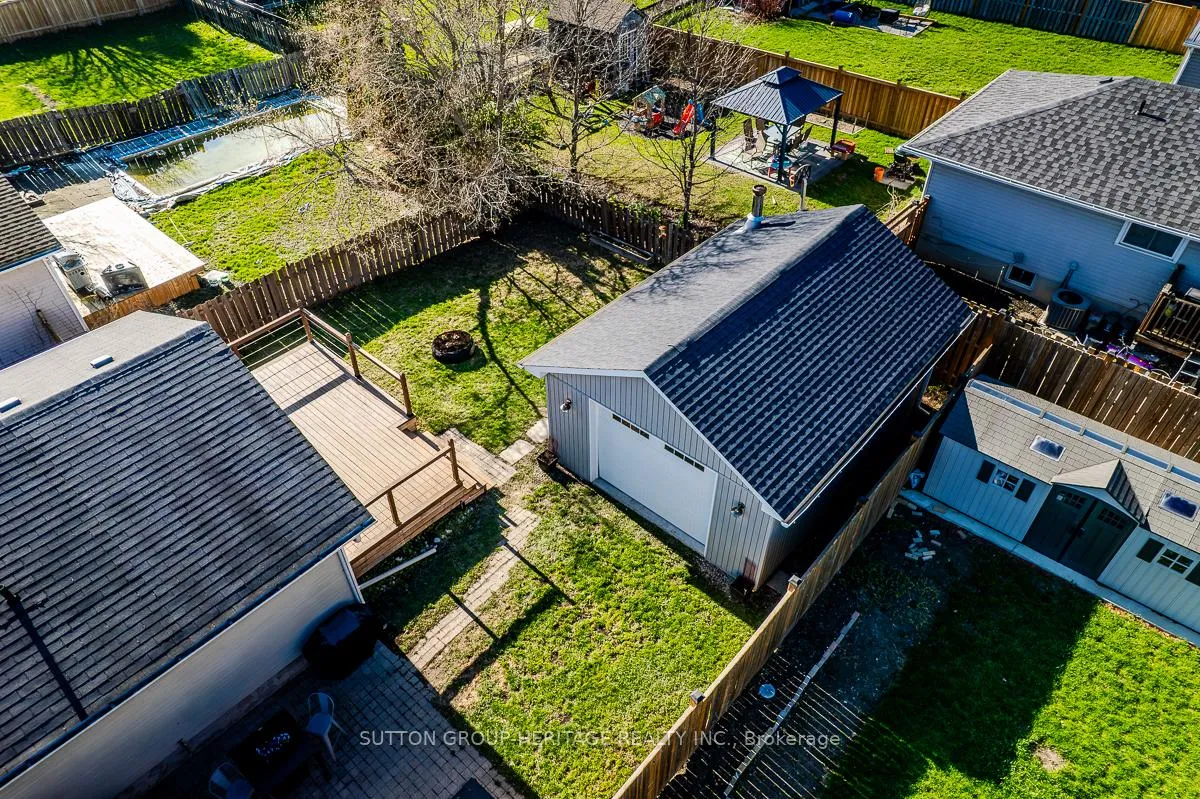 Photo 6 of 202 Willis Avenue, Whitby, Williamsburg — HOMEH