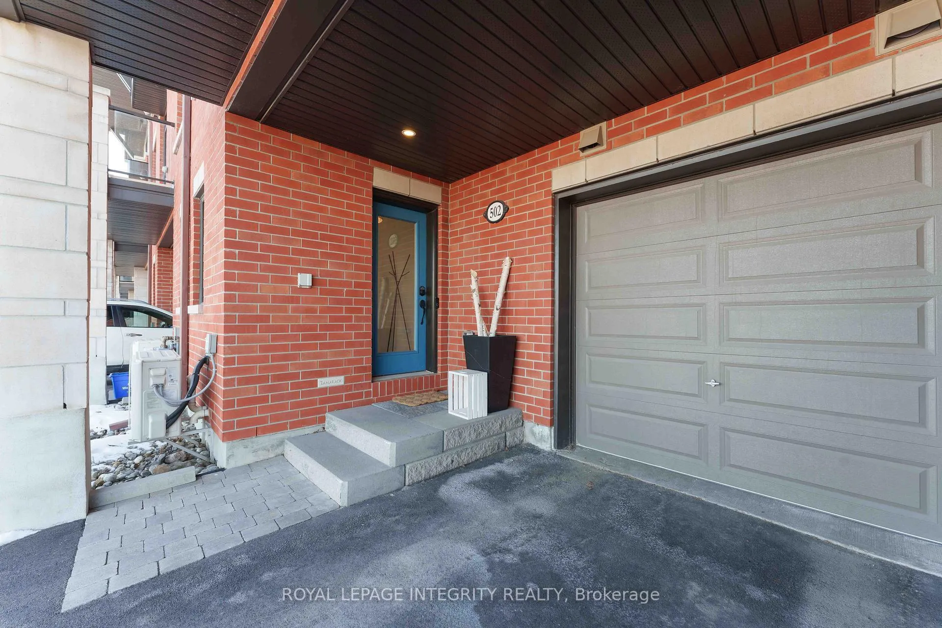 Photo 2 of 502 Labrador Crescent, Ottawa, Leitrim — HOMEH