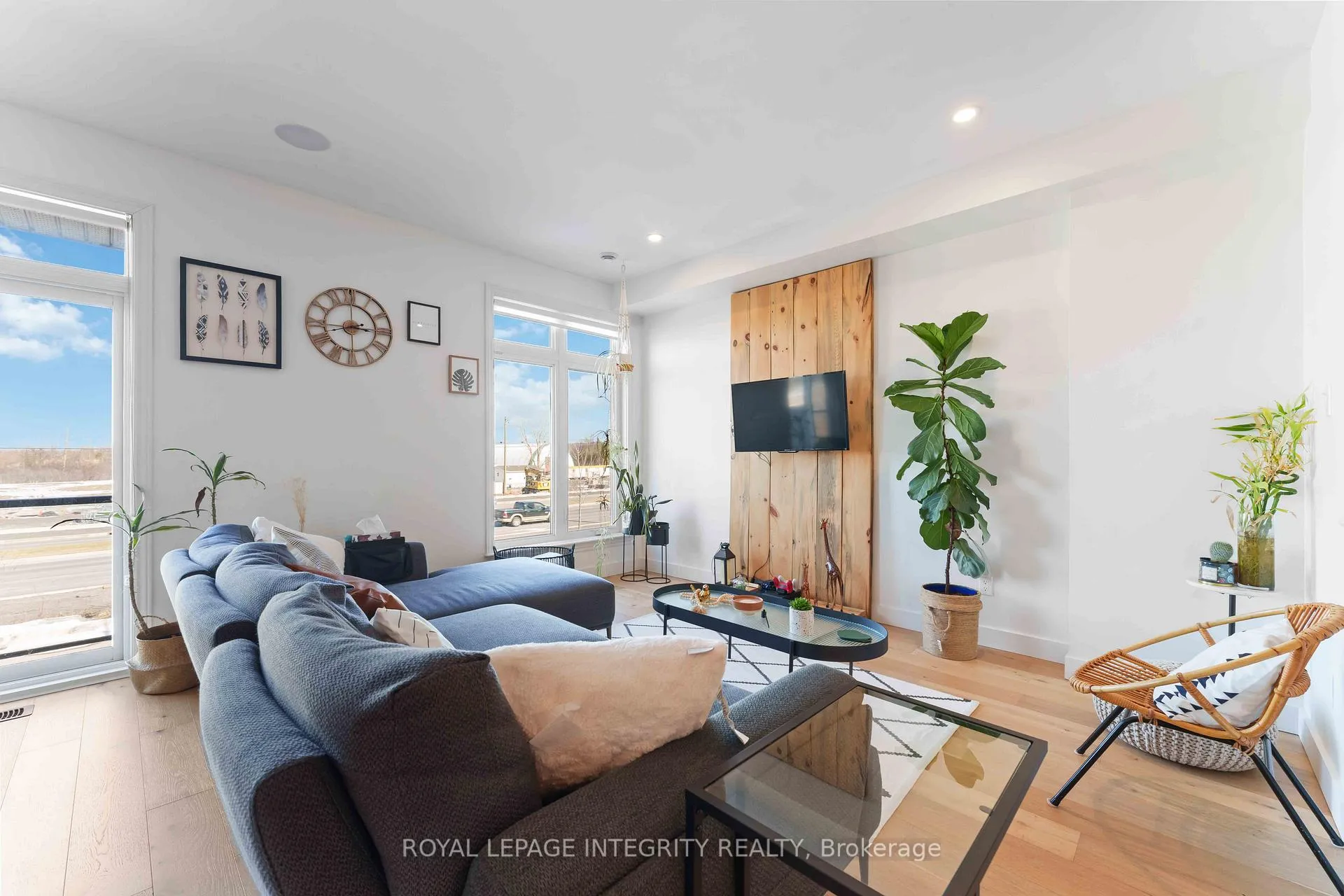 Photo 3 of 502 Labrador Crescent, Ottawa, Leitrim — HOMEH