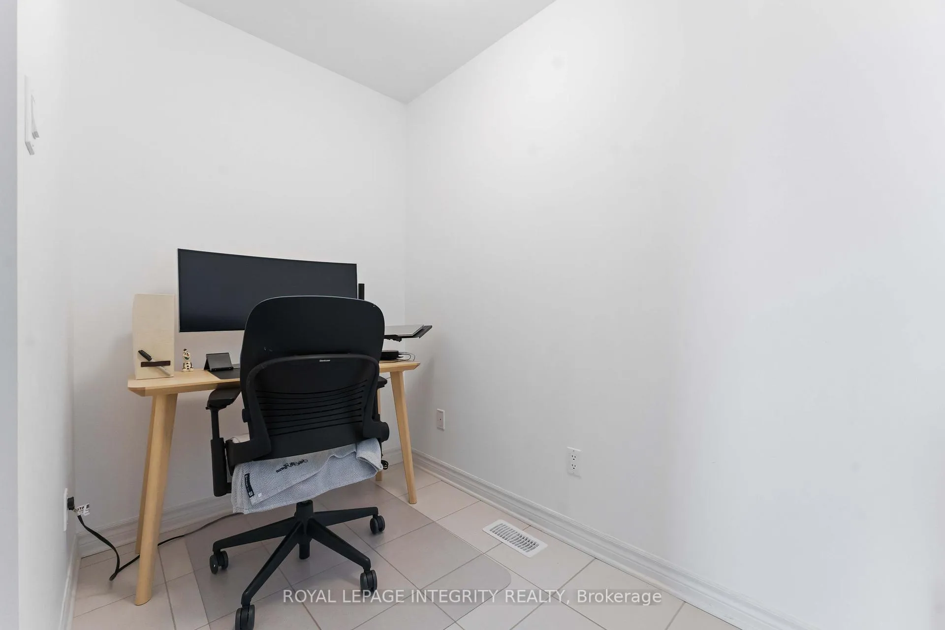 Photo 15 of 502 Labrador Crescent, Ottawa, Leitrim — HOMEH