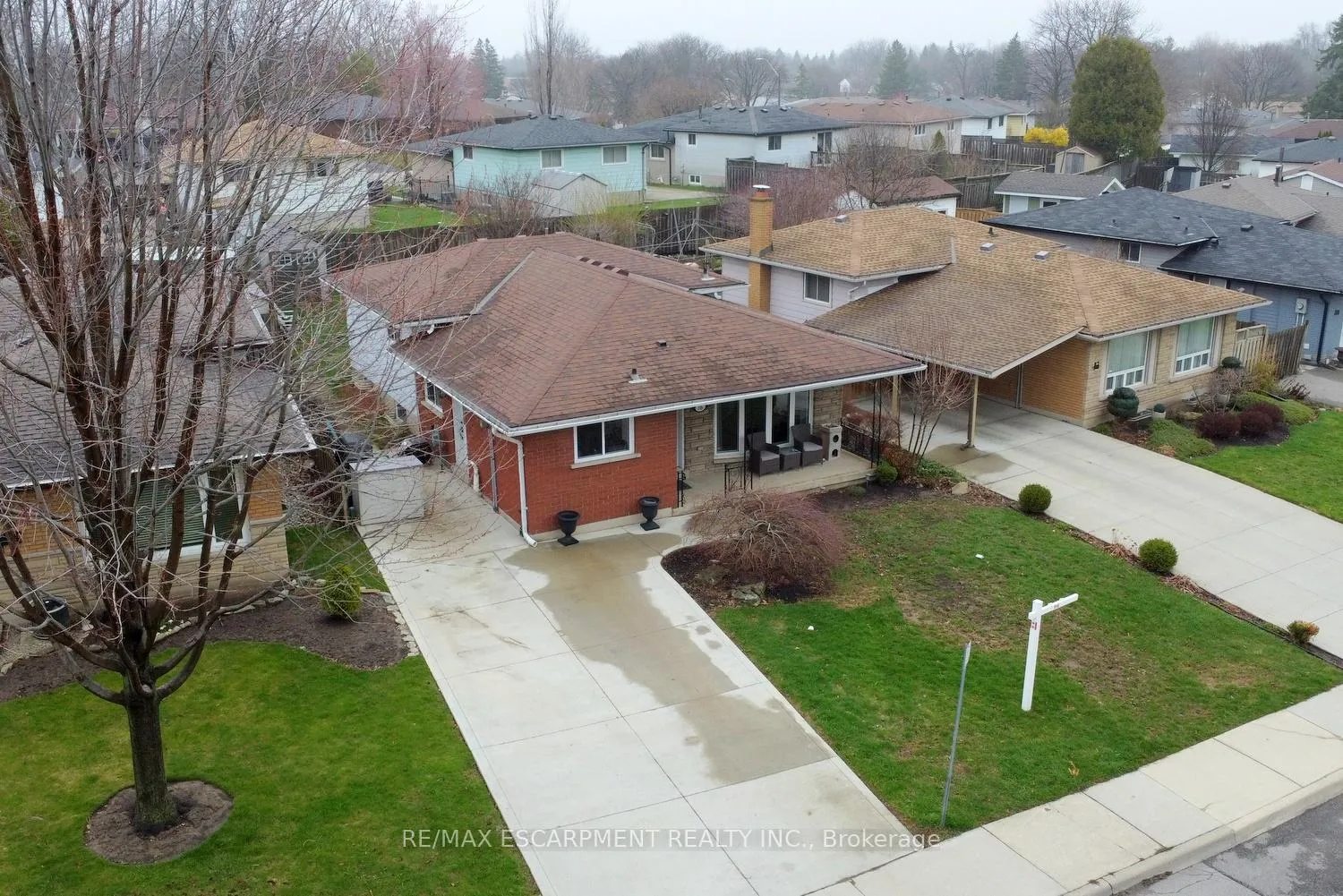 Photo 2 of 316 Cranbrook Drive, Hamilton, Gilkson — HOMEH