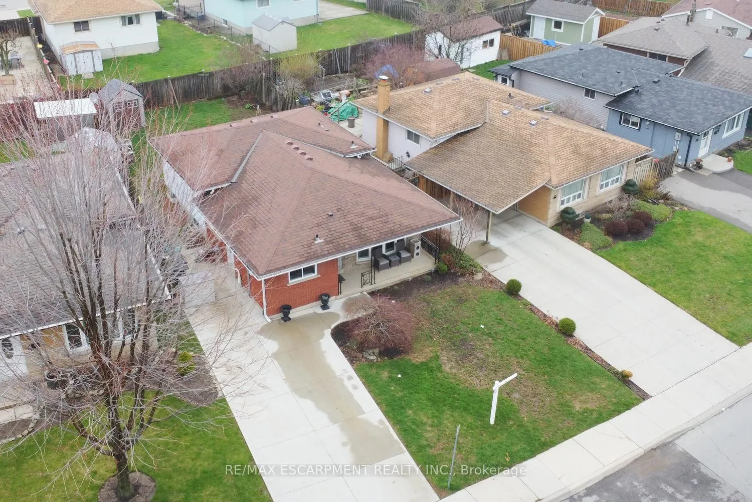 Photo 3 of 316 Cranbrook Drive, Hamilton, Gilkson — HOMEH