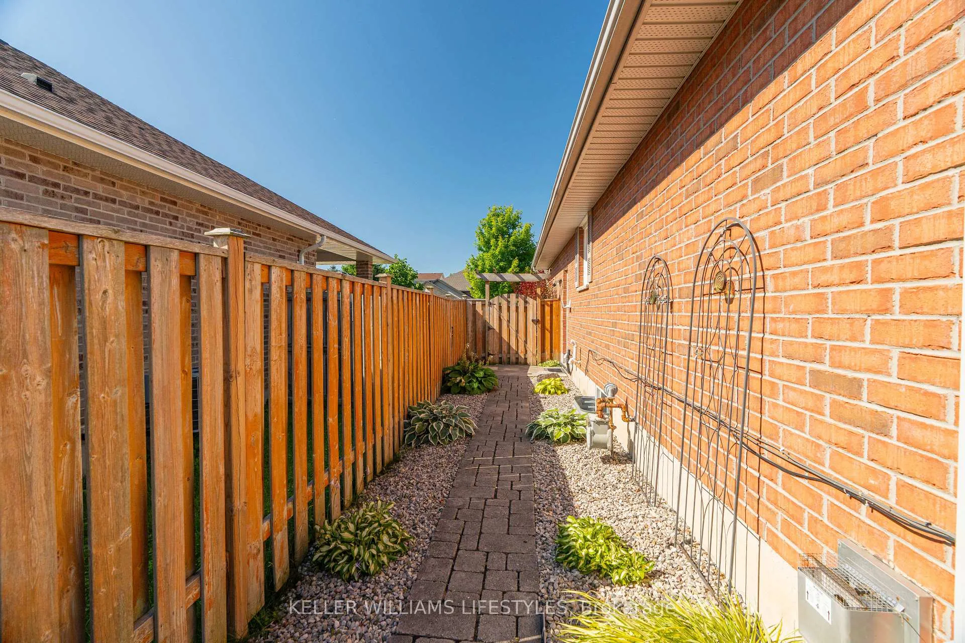 Photo 8 of 58 Deborah Drive, Strathroy-Caradoc, NE — HOMEH