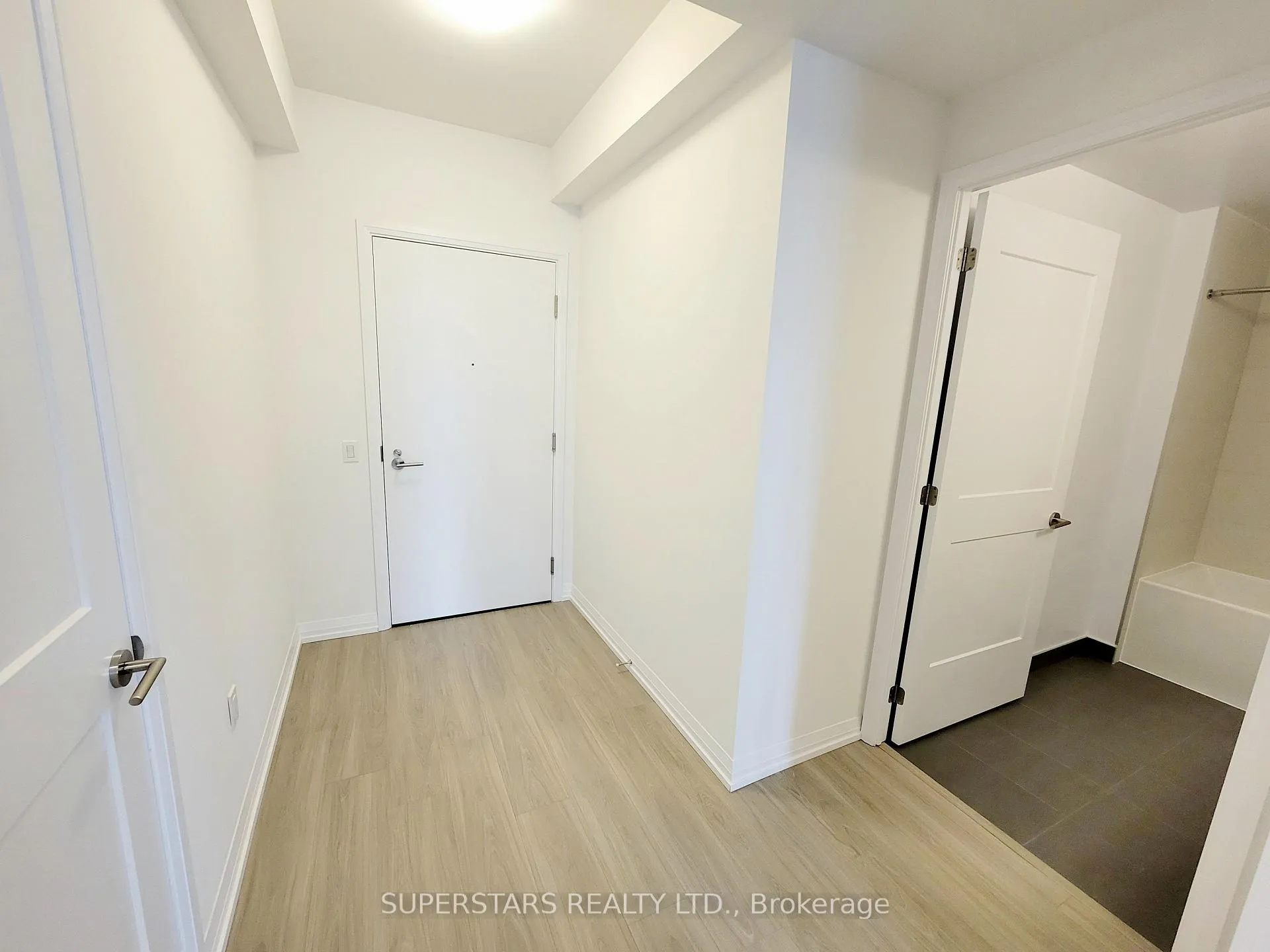 Photo 5 of Unit 1215, 50 Dunfield Avenue, Toronto, Mount Pleasant West — HOMEH