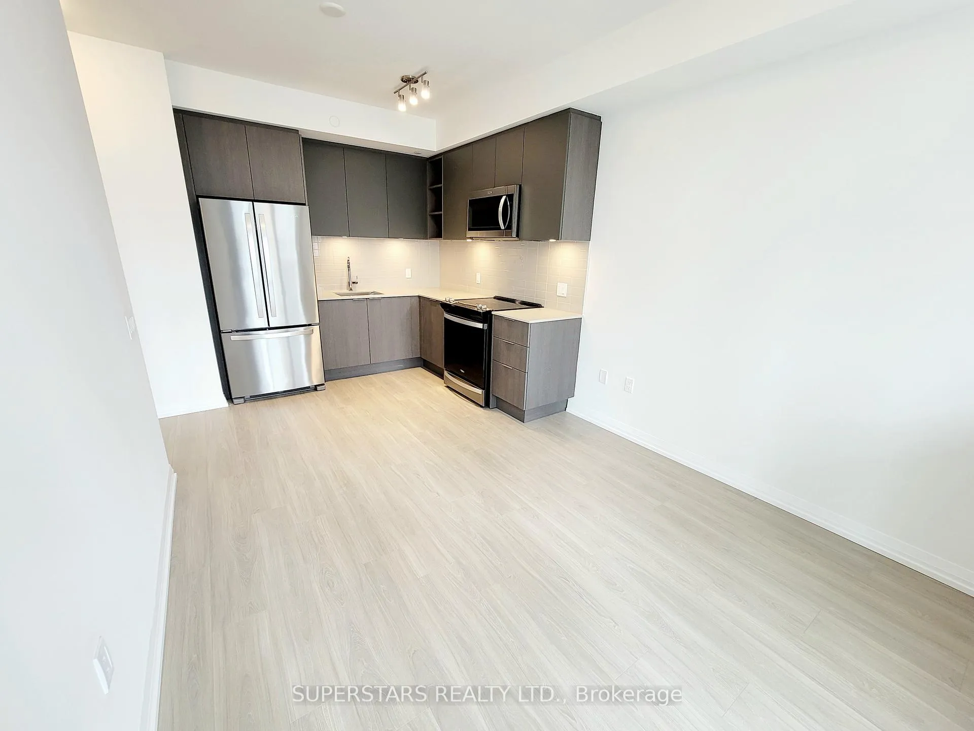 Photo 9 of Unit 1215, 50 Dunfield Avenue, Toronto, Mount Pleasant West — HOMEH