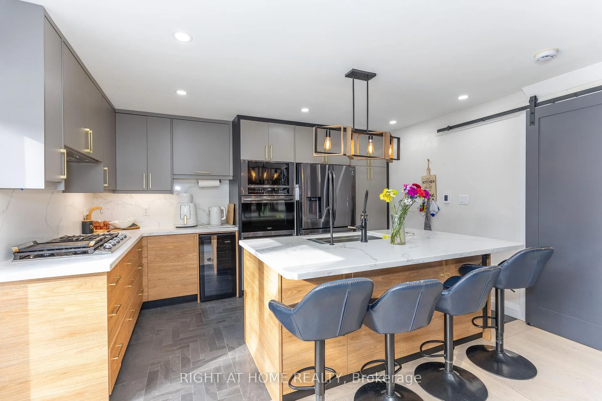 Photo 10 of 3512 Toffee Street E, Burlington, Palmer — HOMEH