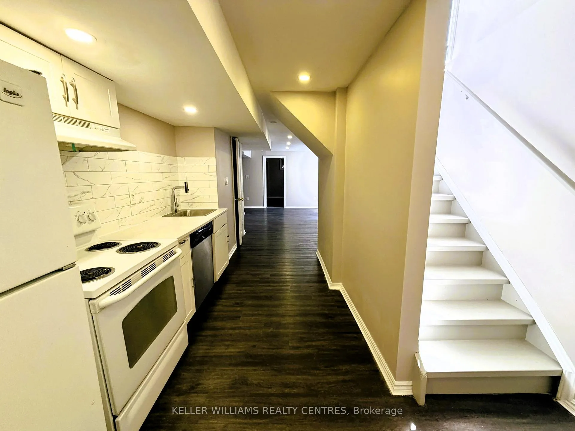 Photo 4 of Unit LOWER, 53 Stollar Boulevard, Barrie, Little Lake — HOMEH