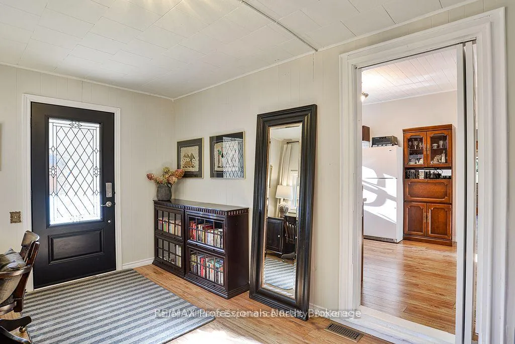 Photo 19 of 14 Edward Street, Bracebridge, Macaulay — HOMEH
