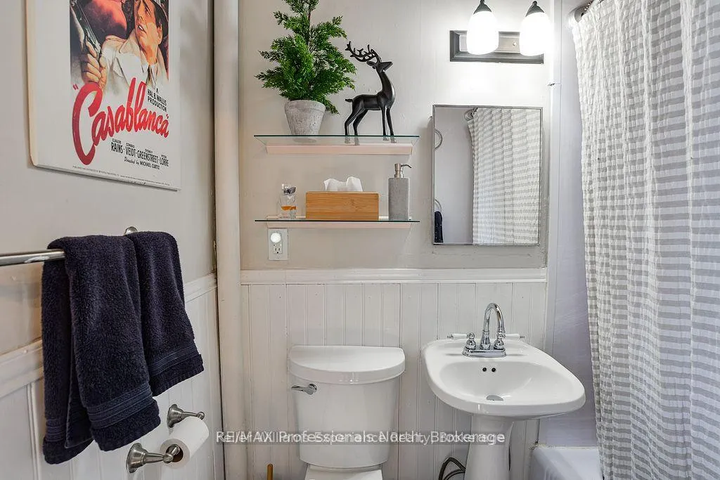 Photo 21 of 14 Edward Street, Bracebridge, Macaulay — HOMEH