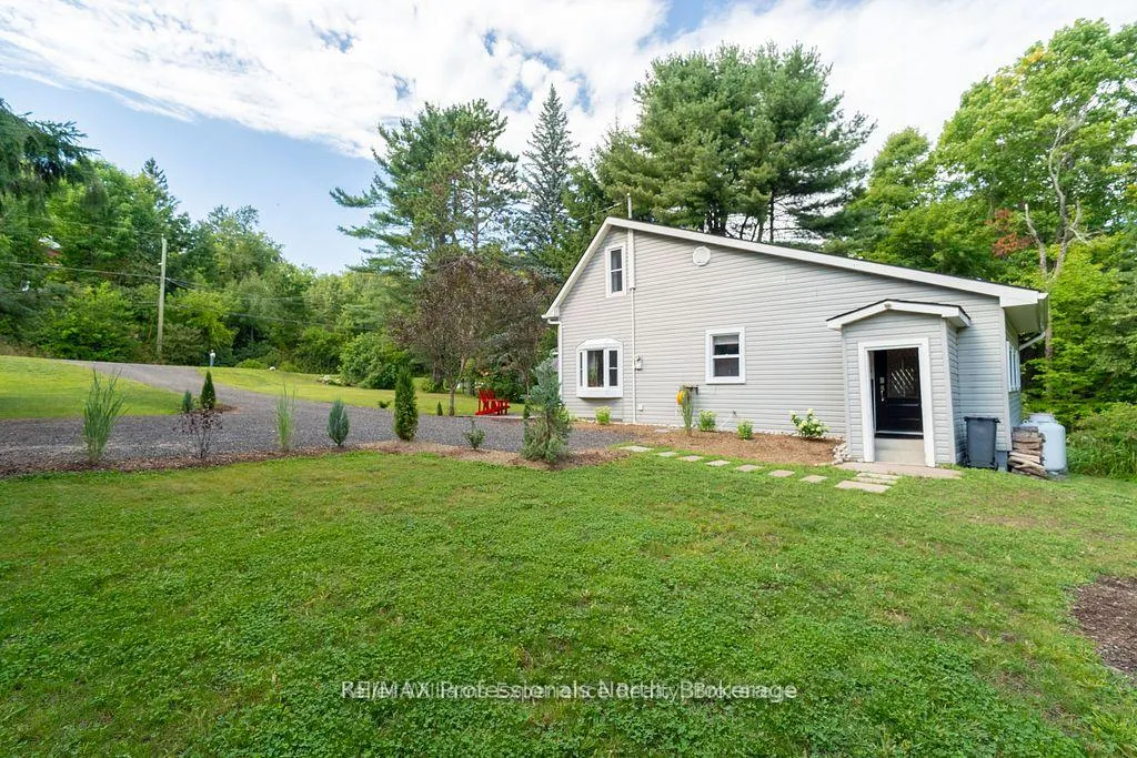 Photo 36 of 14 Edward Street, Bracebridge, Macaulay — HOMEH