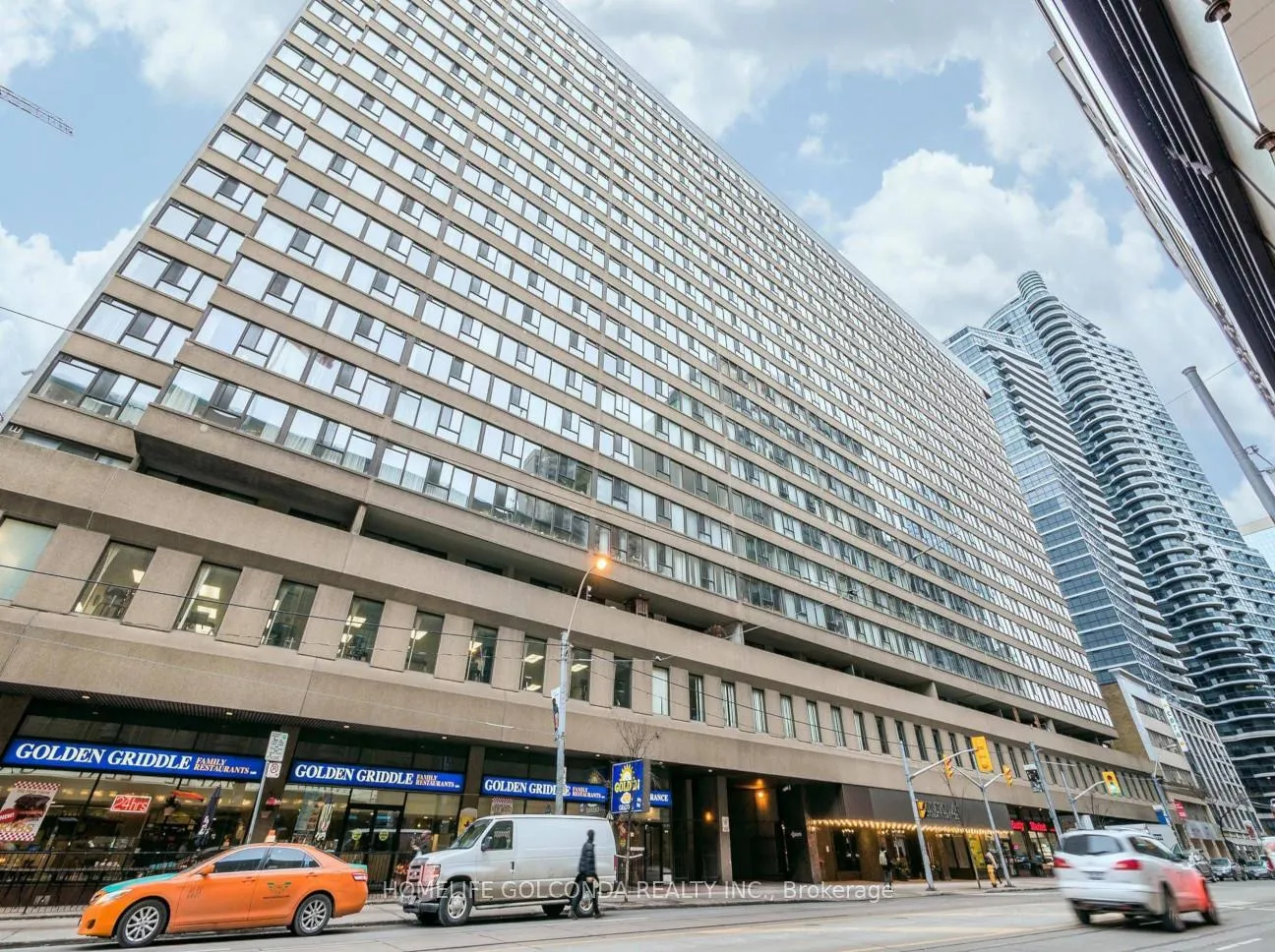 Front of Unit 1606, 45 Carlton Street