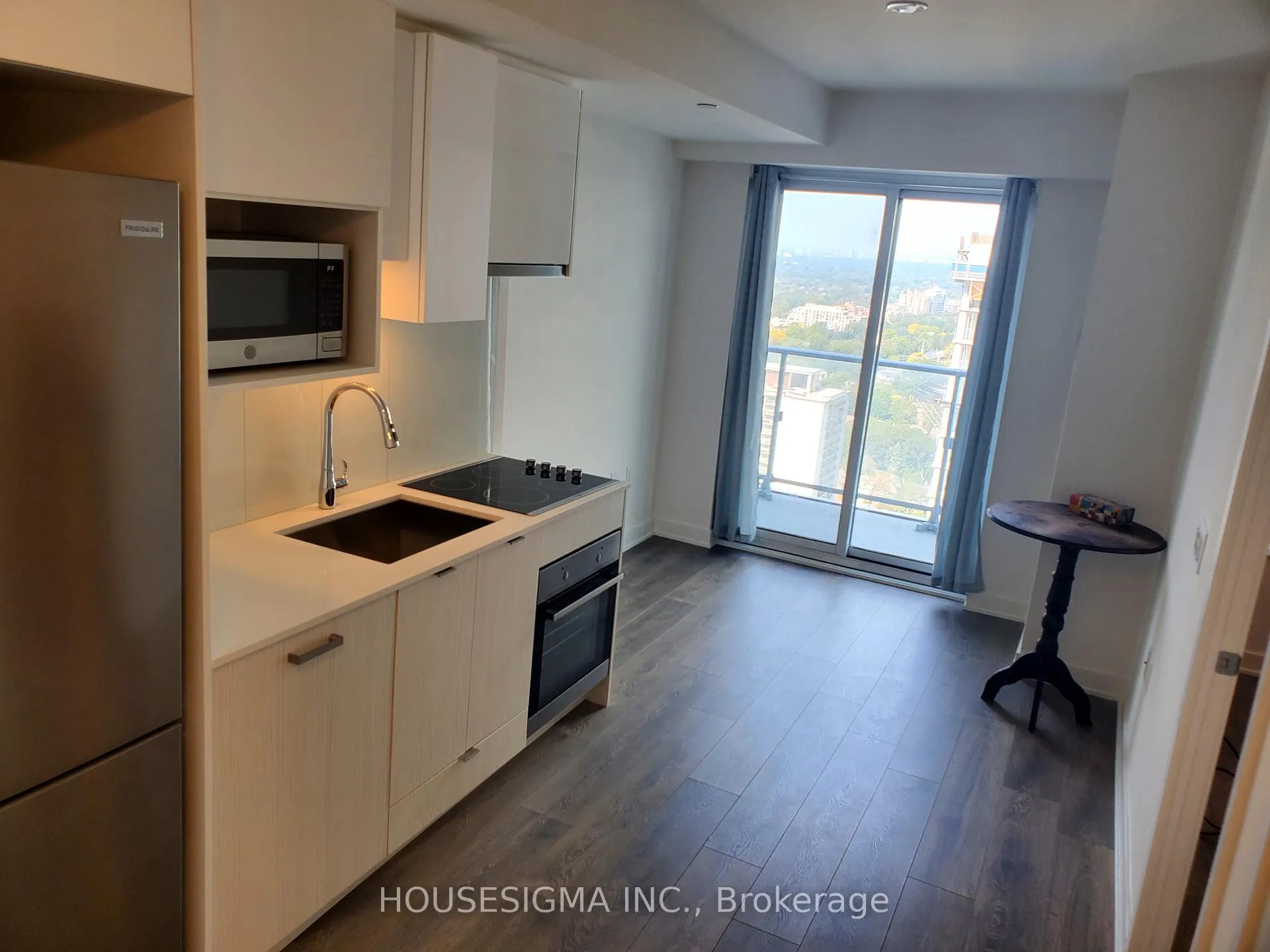 Photo 3 of Unit 3513, 195 Redpath Avenue, Toronto, Mount Pleasant West — HOMEH