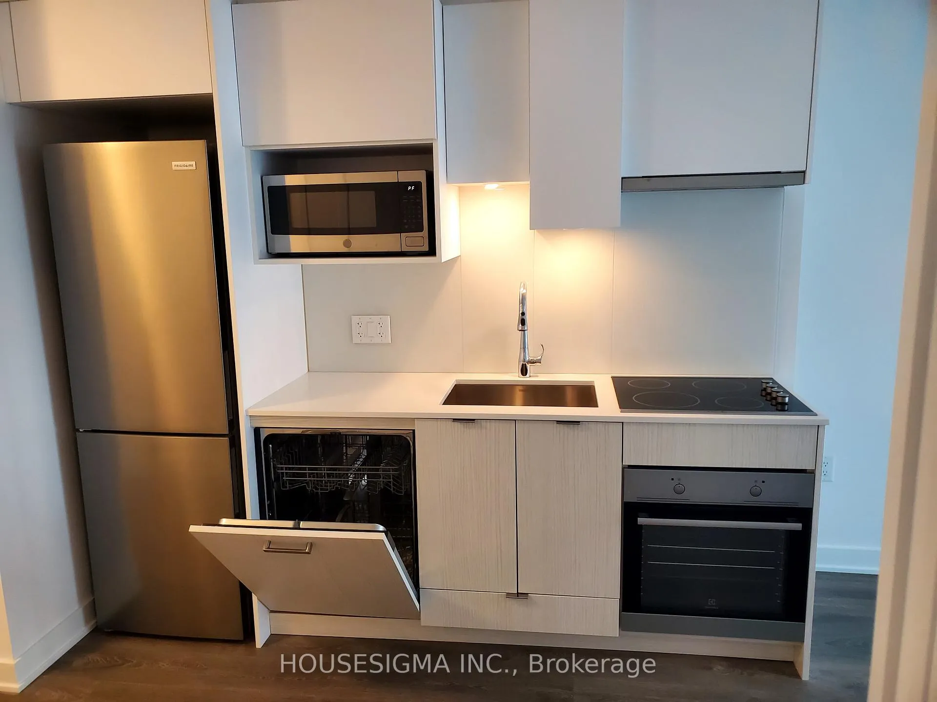 Photo 4 of Unit 3513, 195 Redpath Avenue, Toronto, Mount Pleasant West — HOMEH