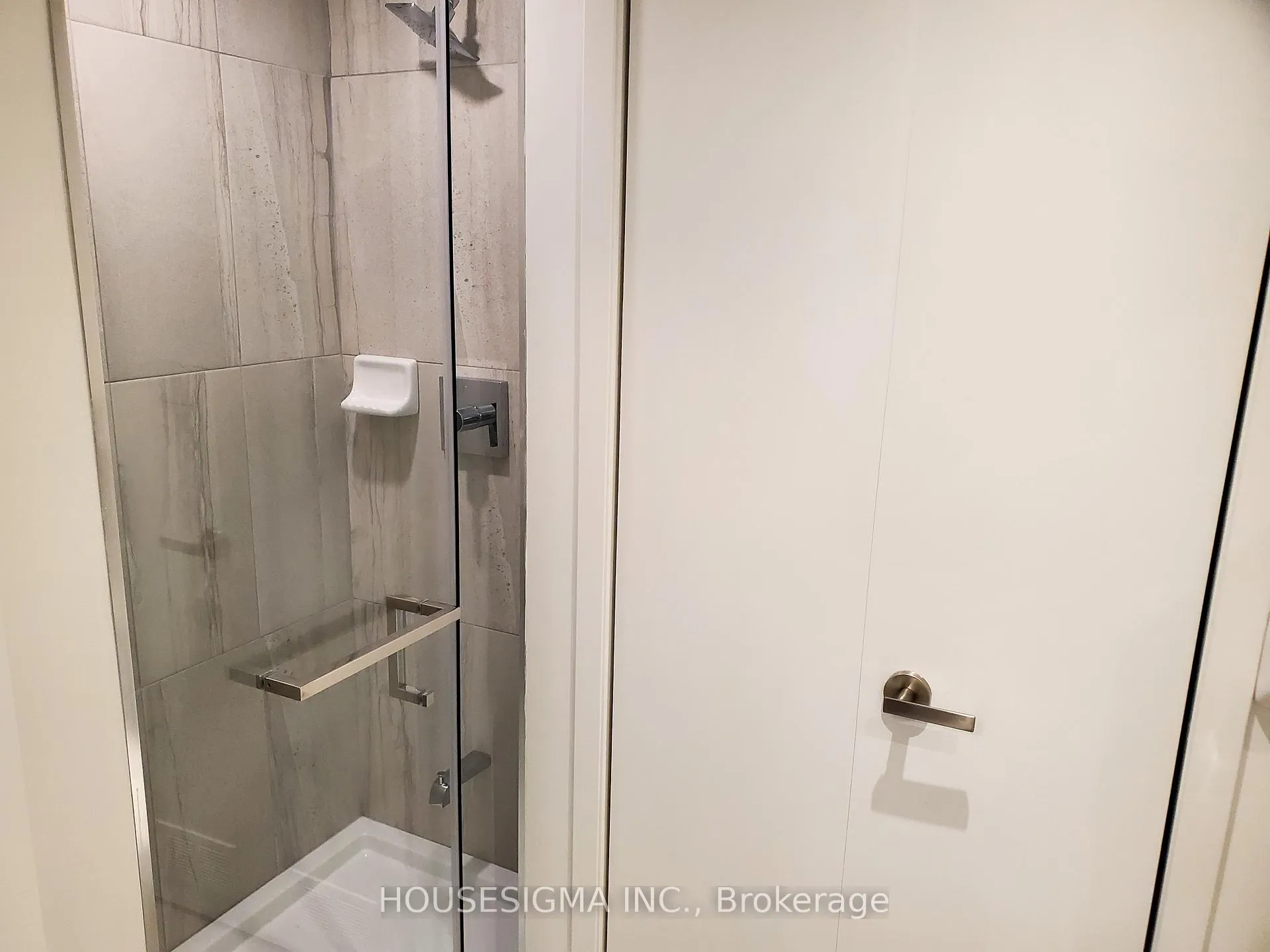 Photo 10 of Unit 3513, 195 Redpath Avenue, Toronto, Mount Pleasant West — HOMEH