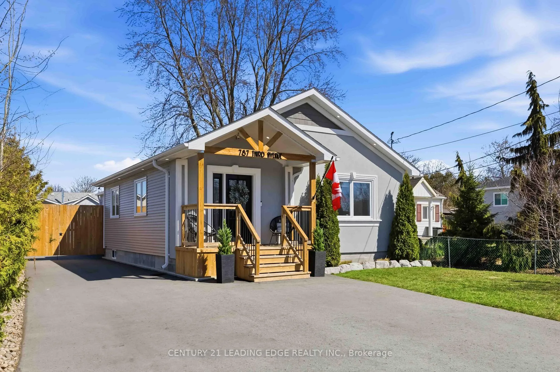 Photo 3 of 787 Third Avenue, Georgina, Historic Lakeshore Communities — HOMEH