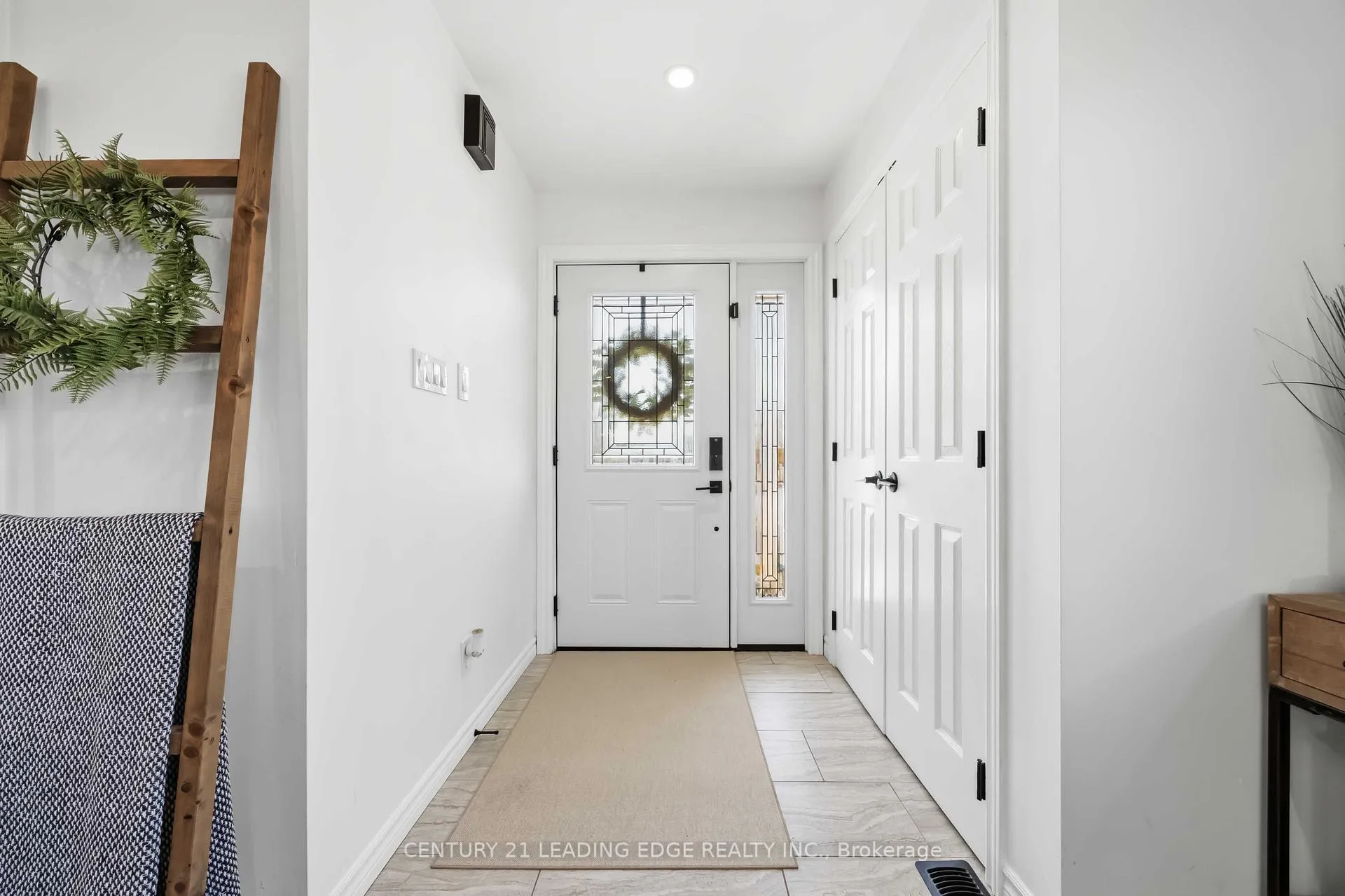 Photo 5 of 787 Third Avenue, Georgina, Historic Lakeshore Communities — HOMEH