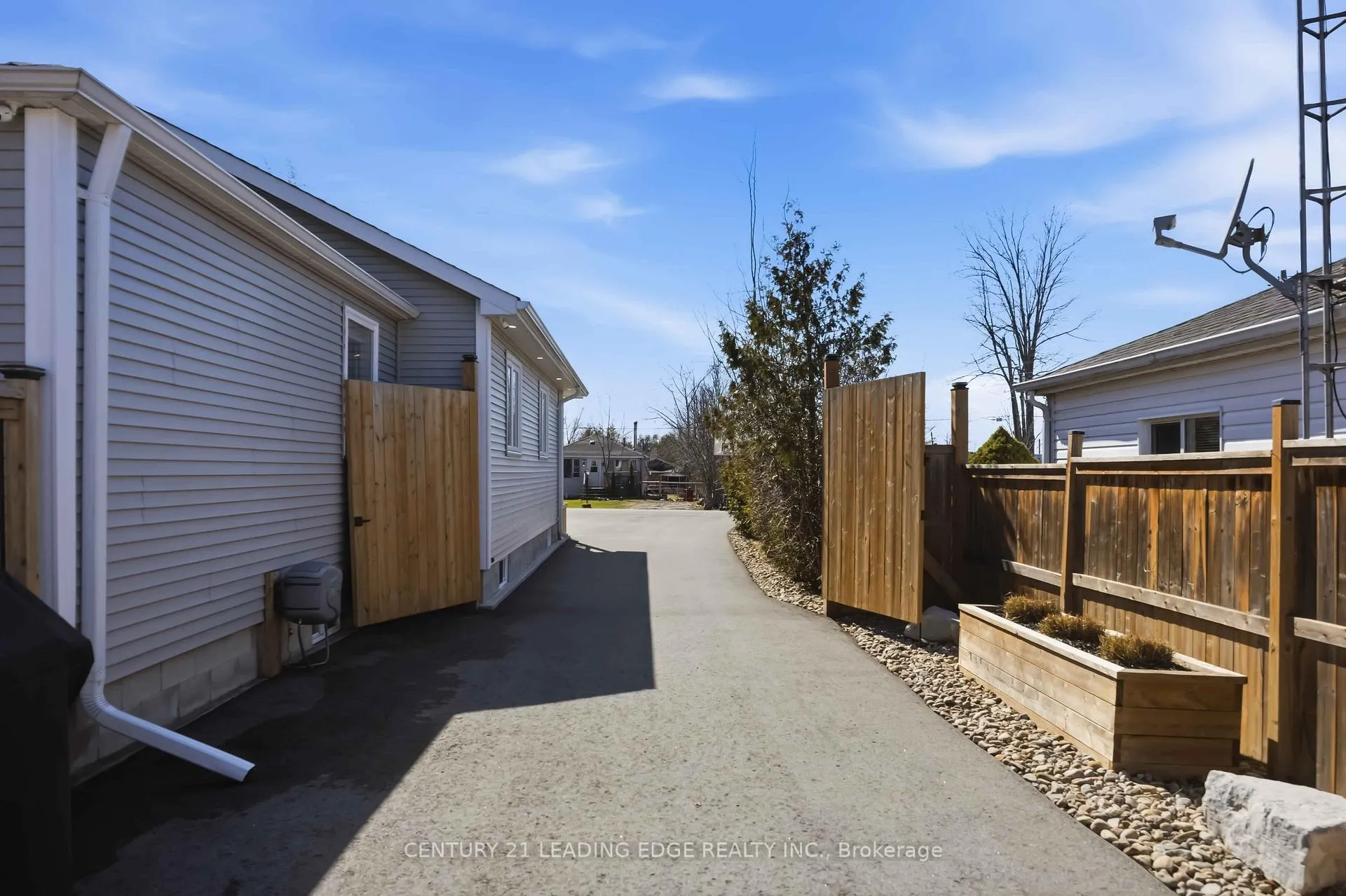 Photo 42 of 787 Third Avenue, Georgina, Historic Lakeshore Communities — HOMEH