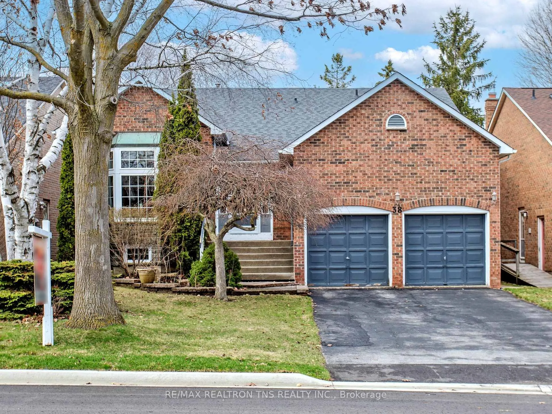 Photo 1 of 38 Gilbank Drive, Aurora, Aurora Heights — HOMEH