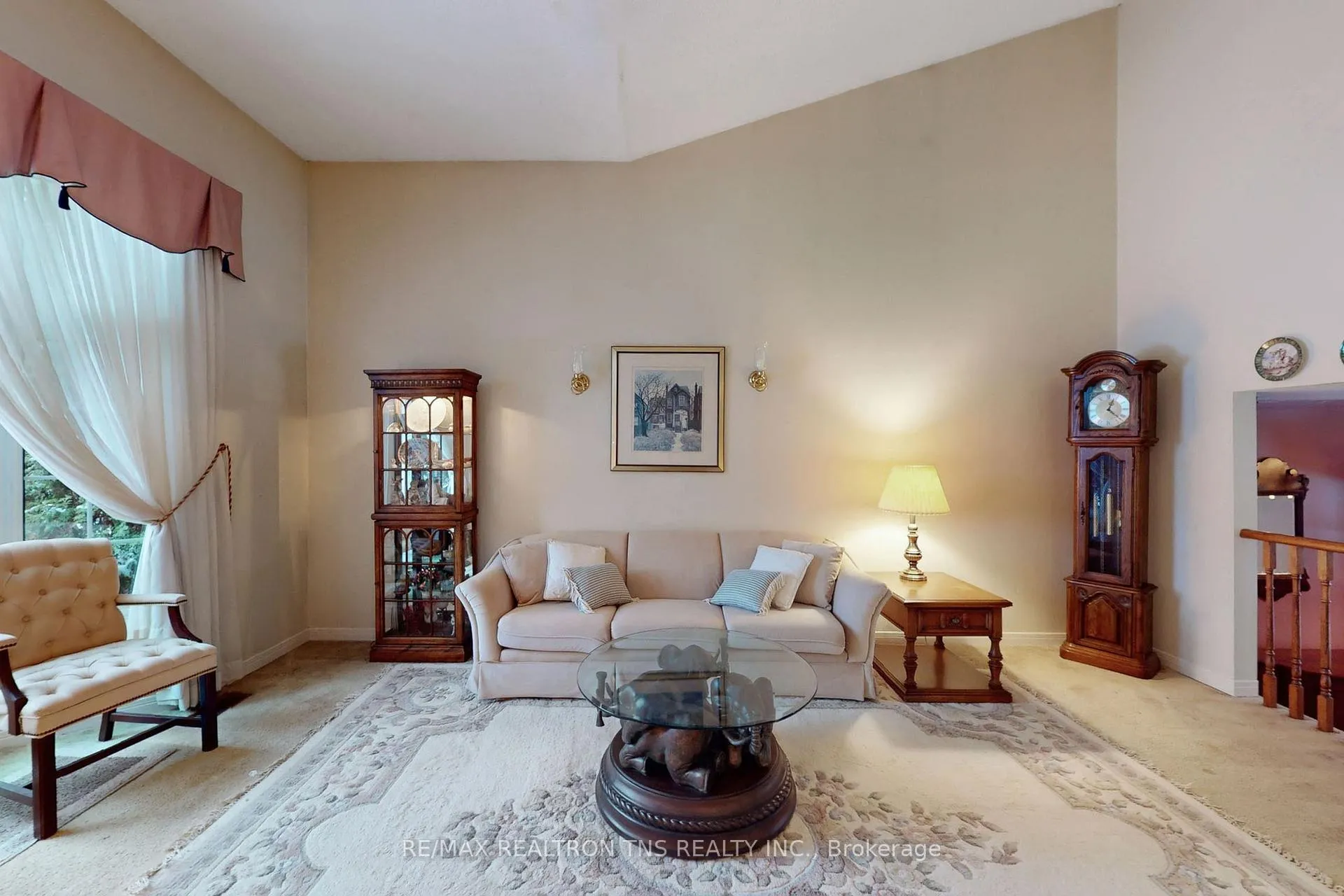 Photo 5 of 38 Gilbank Drive, Aurora, Aurora Heights — HOMEH
