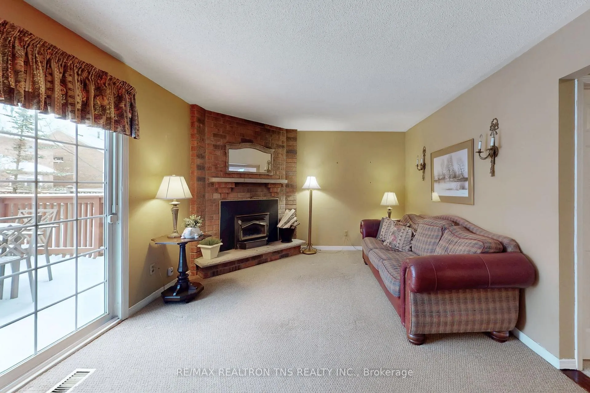 Photo 14 of 38 Gilbank Drive, Aurora, Aurora Heights — HOMEH