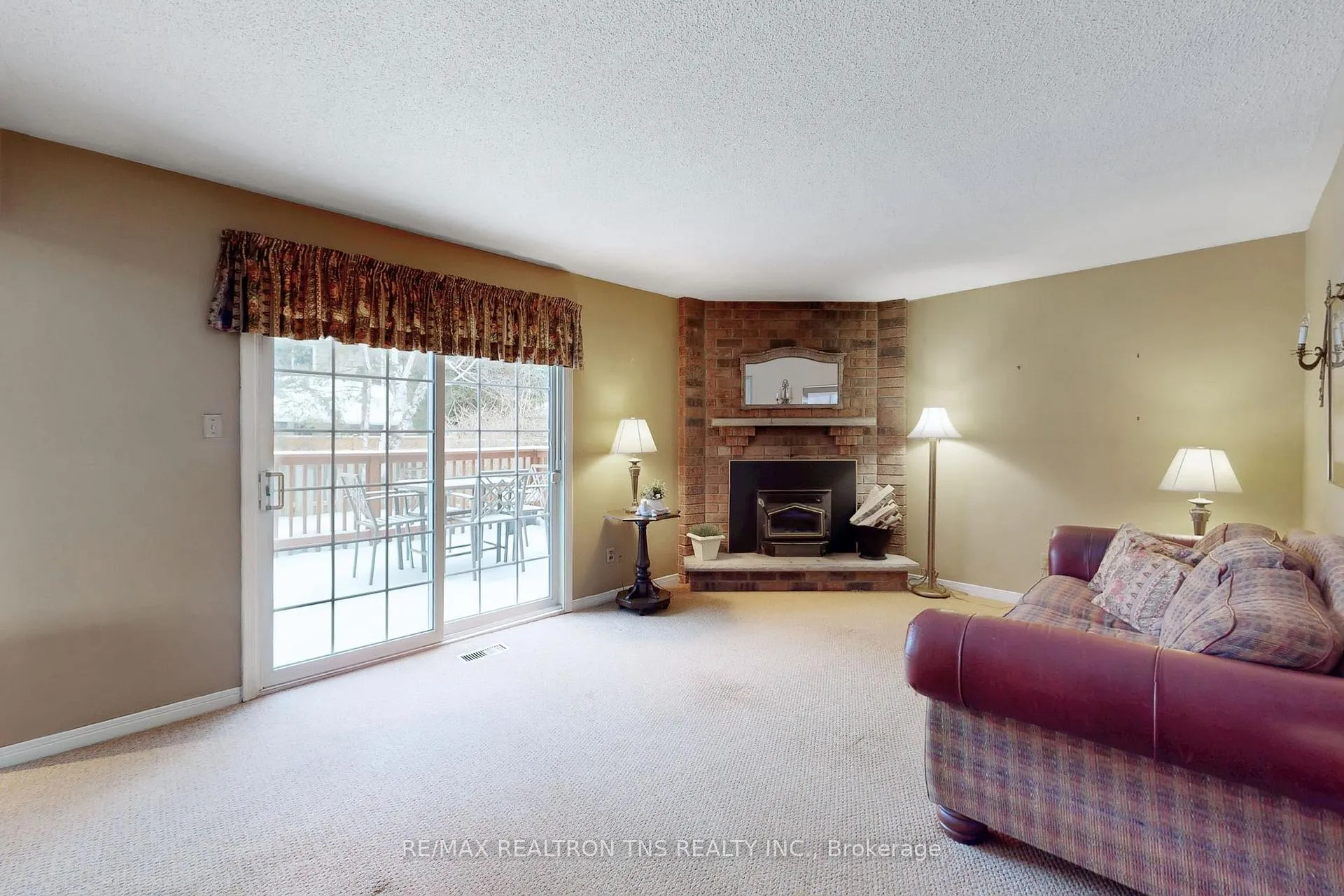 Photo 16 of 38 Gilbank Drive, Aurora, Aurora Heights — HOMEH