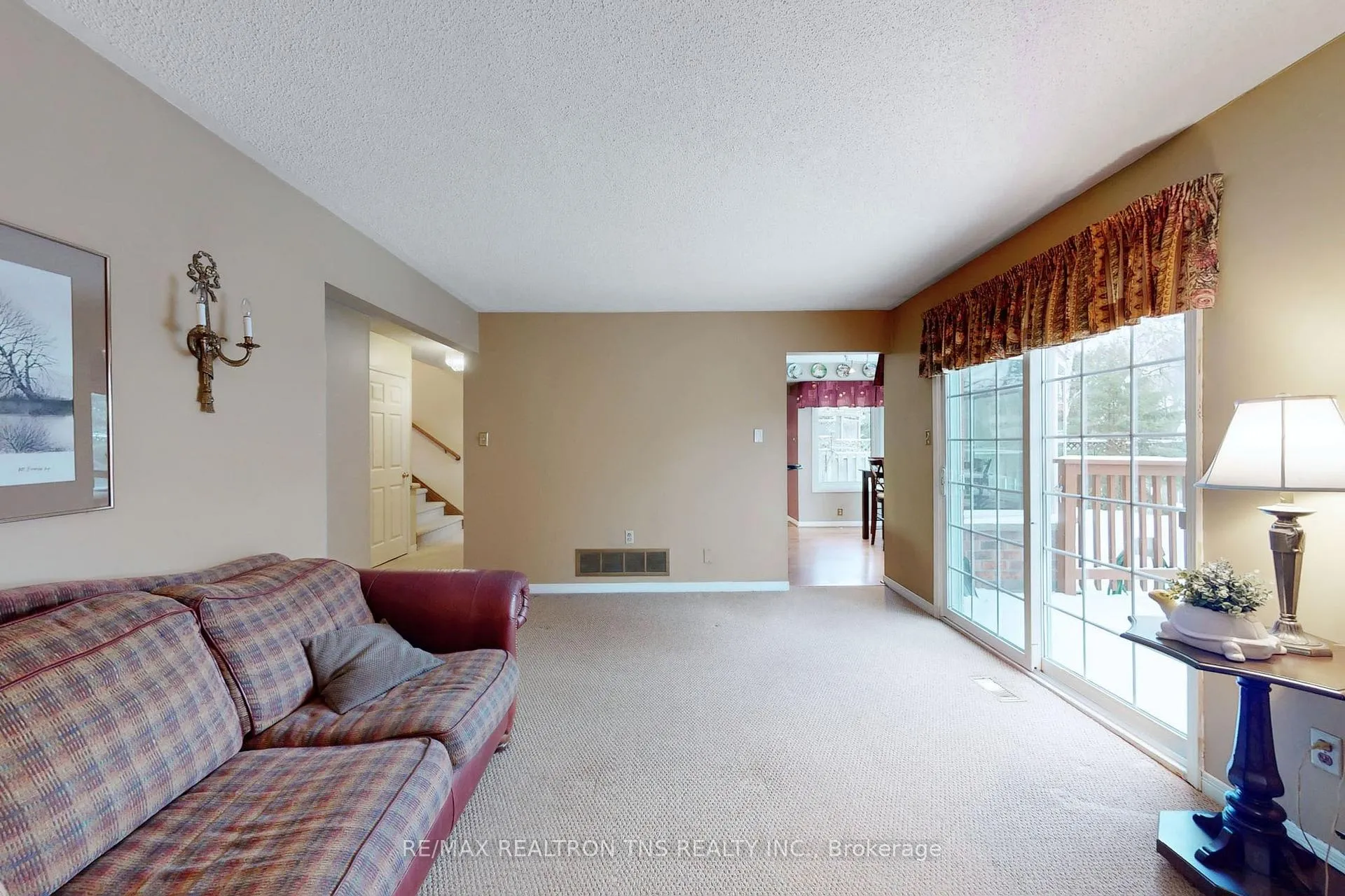 Photo 17 of 38 Gilbank Drive, Aurora, Aurora Heights — HOMEH