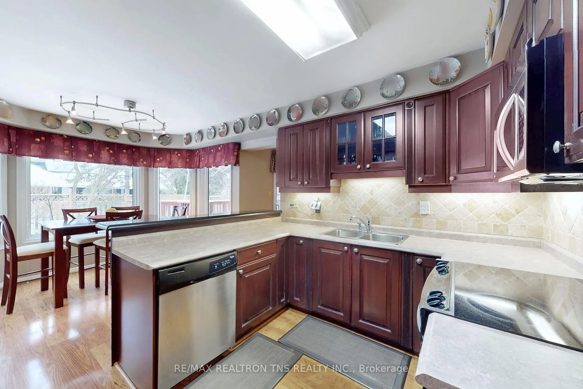 Photo 19 of 38 Gilbank Drive, Aurora, Aurora Heights — HOMEH