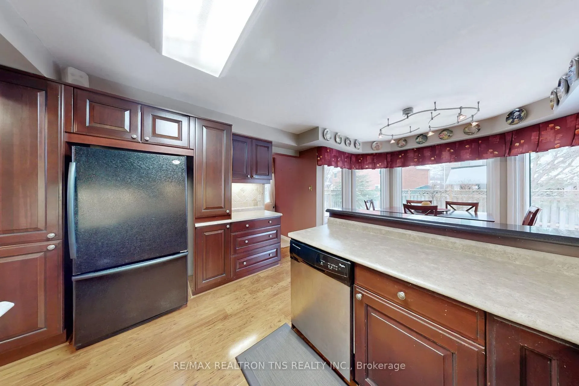 Photo 20 of 38 Gilbank Drive, Aurora, Aurora Heights — HOMEH