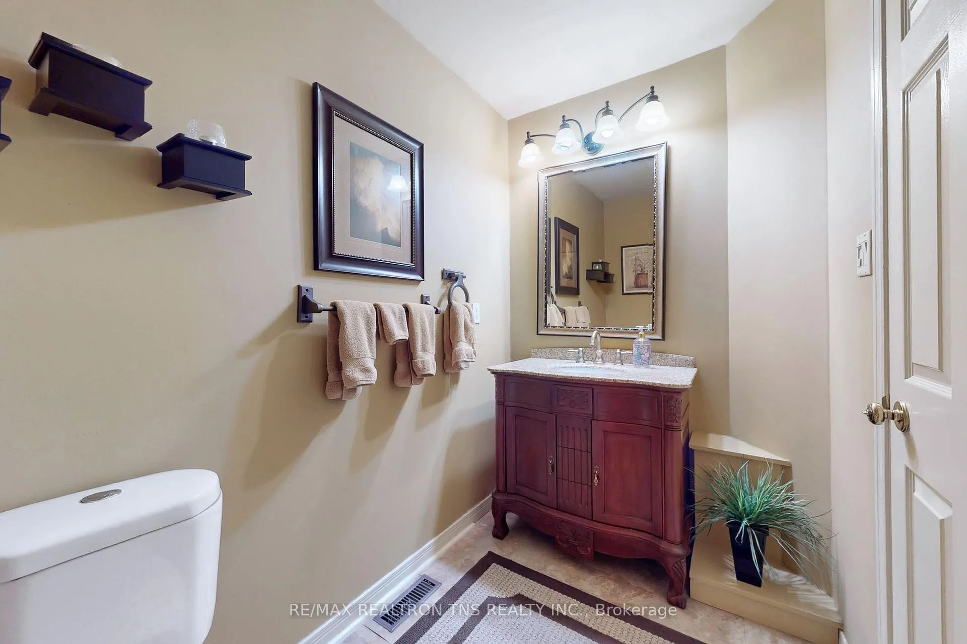 Photo 23 of 38 Gilbank Drive, Aurora, Aurora Heights — HOMEH