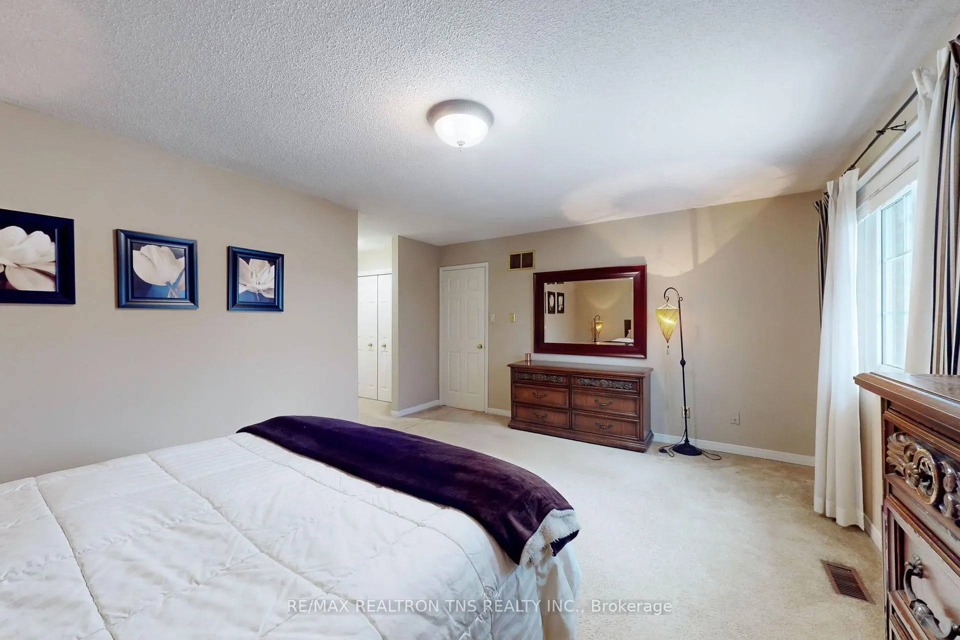 Photo 29 of 38 Gilbank Drive, Aurora, Aurora Heights — HOMEH
