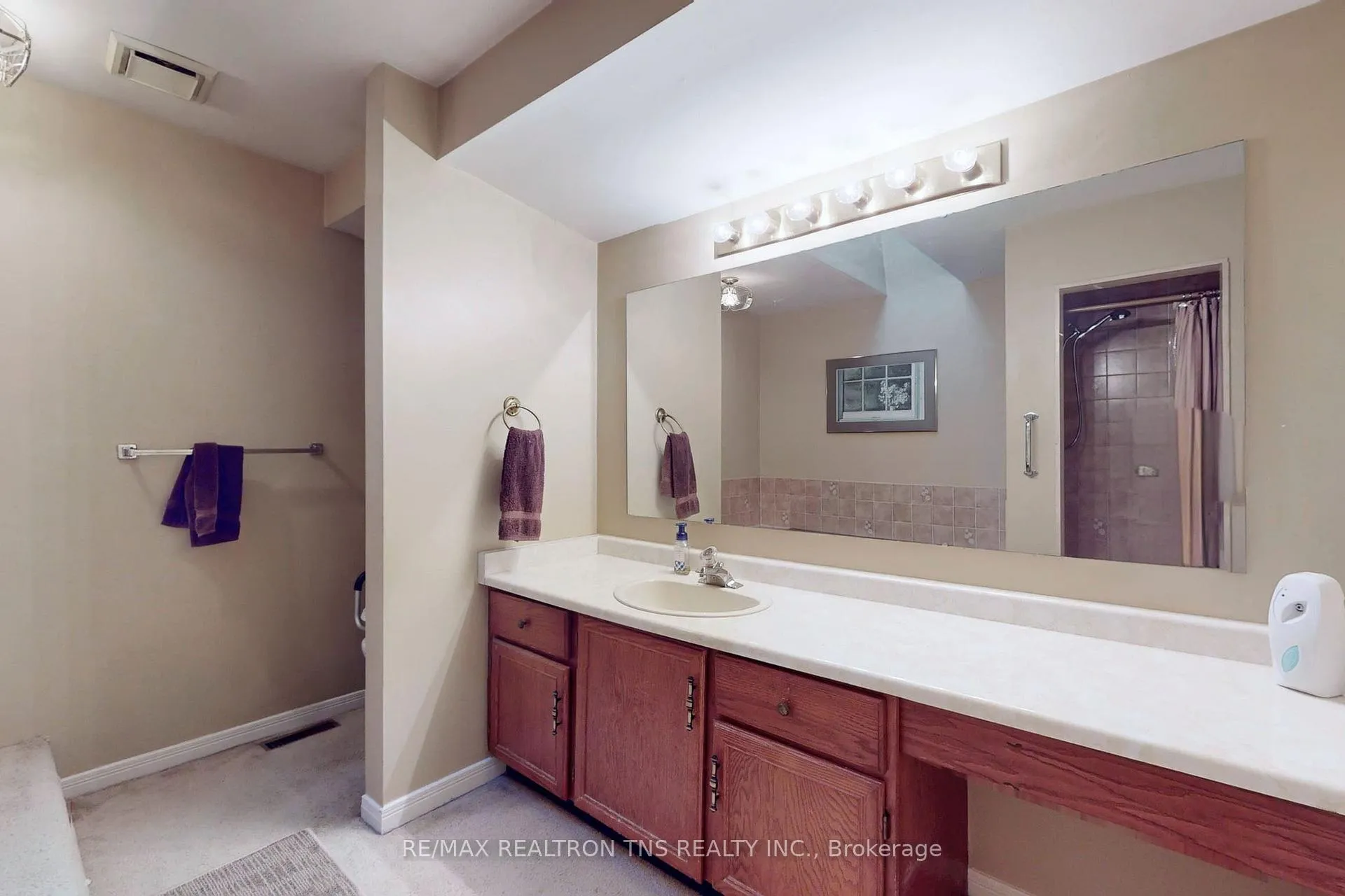 Photo 30 of 38 Gilbank Drive, Aurora, Aurora Heights — HOMEH