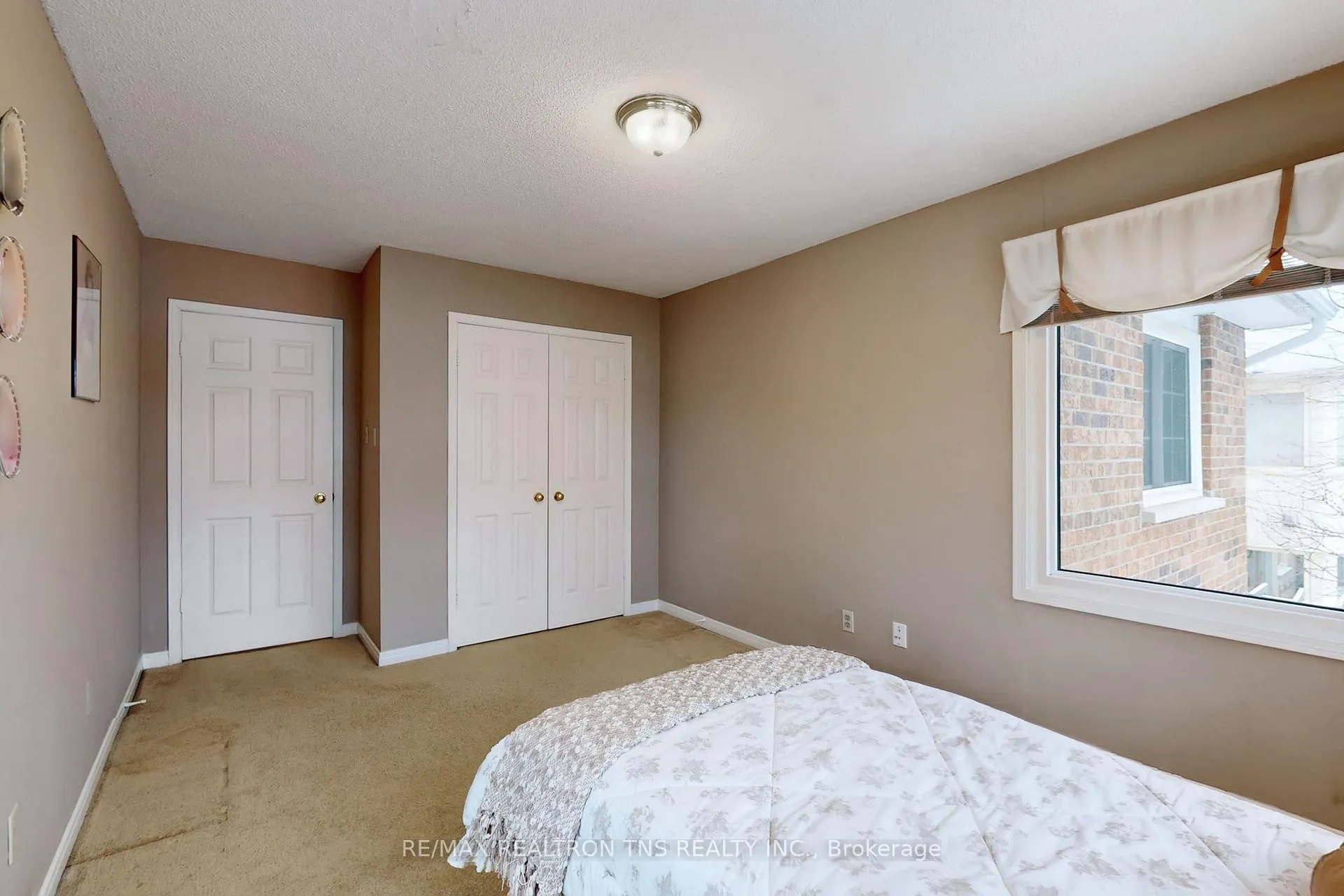 Photo 34 of 38 Gilbank Drive, Aurora, Aurora Heights — HOMEH