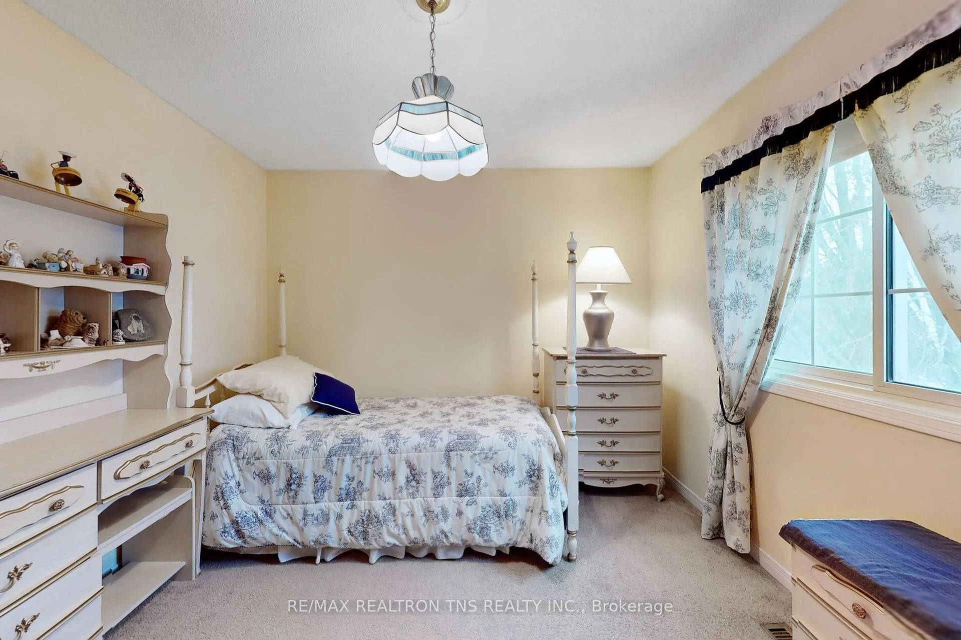 Photo 36 of 38 Gilbank Drive, Aurora, Aurora Heights — HOMEH