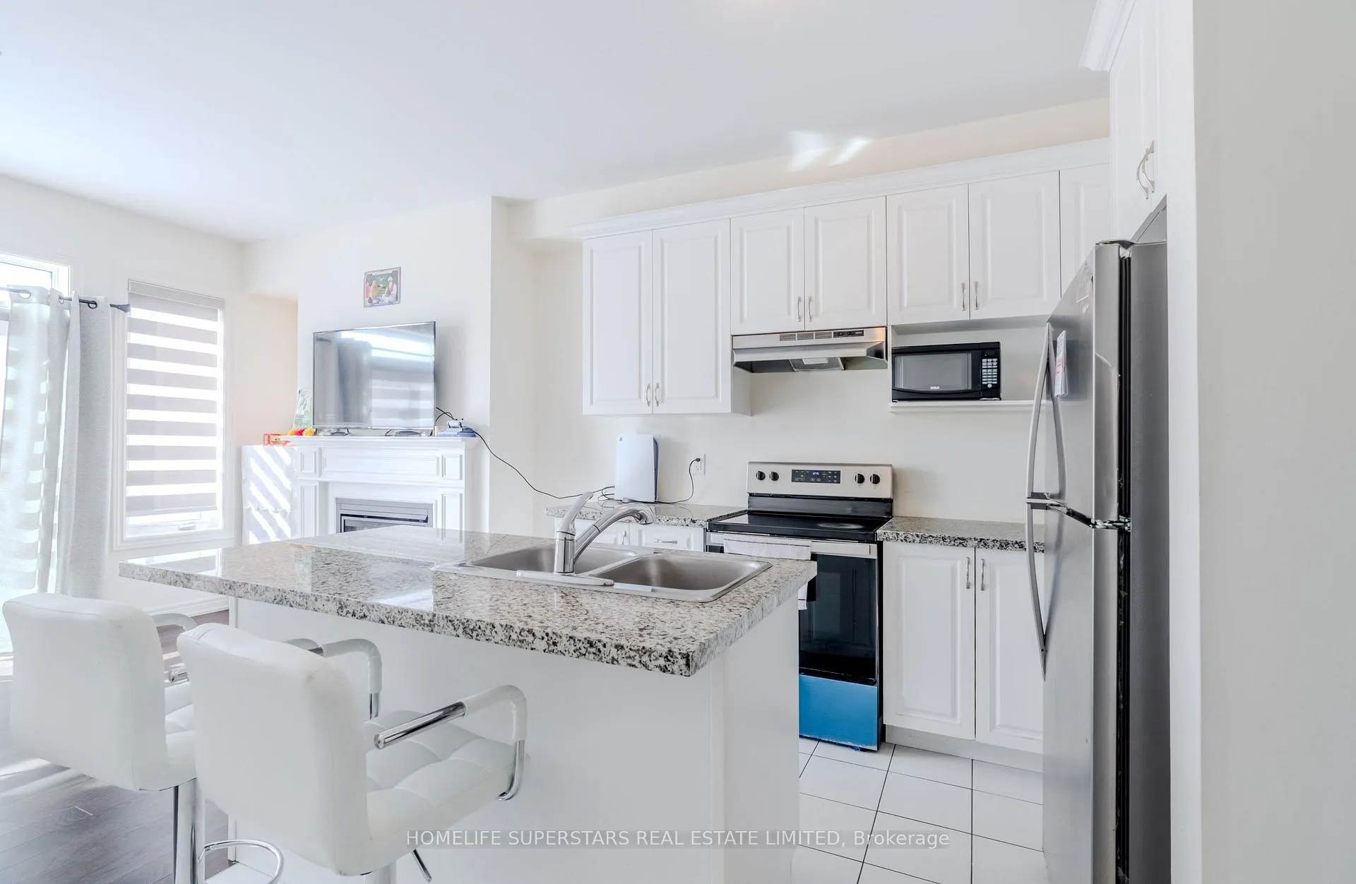 Photo 3 of 16 Gosset Road, Brampton, Northwest Brampton — HOMEH