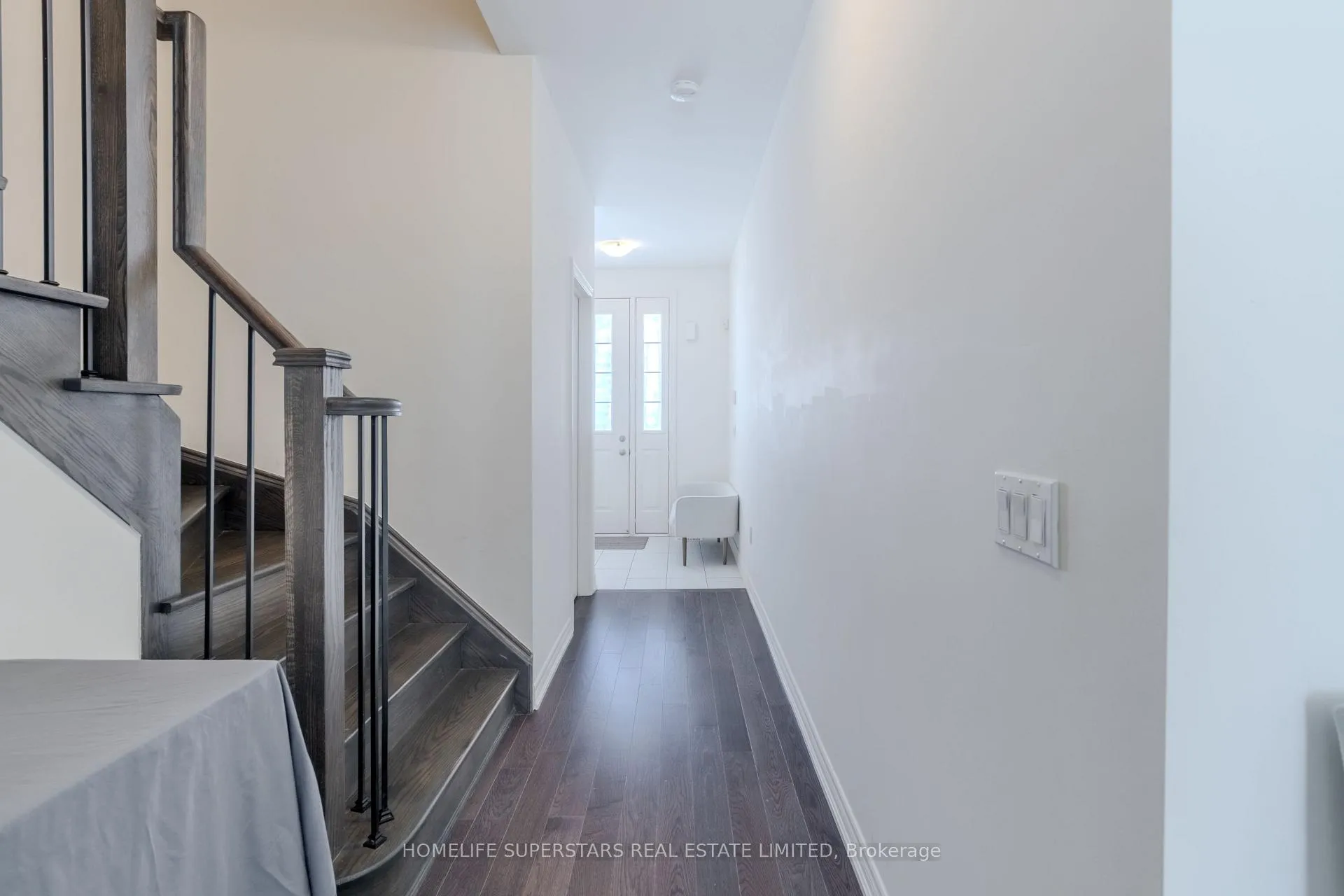 Photo 5 of 16 Gosset Road, Brampton, Northwest Brampton — HOMEH