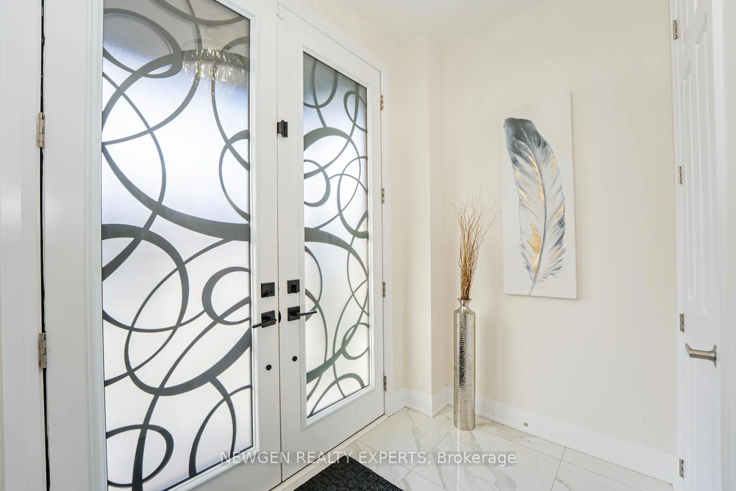Photo 4 of 53 Lipscott Drive, Caledon, Rural Caledon — HOMEH
