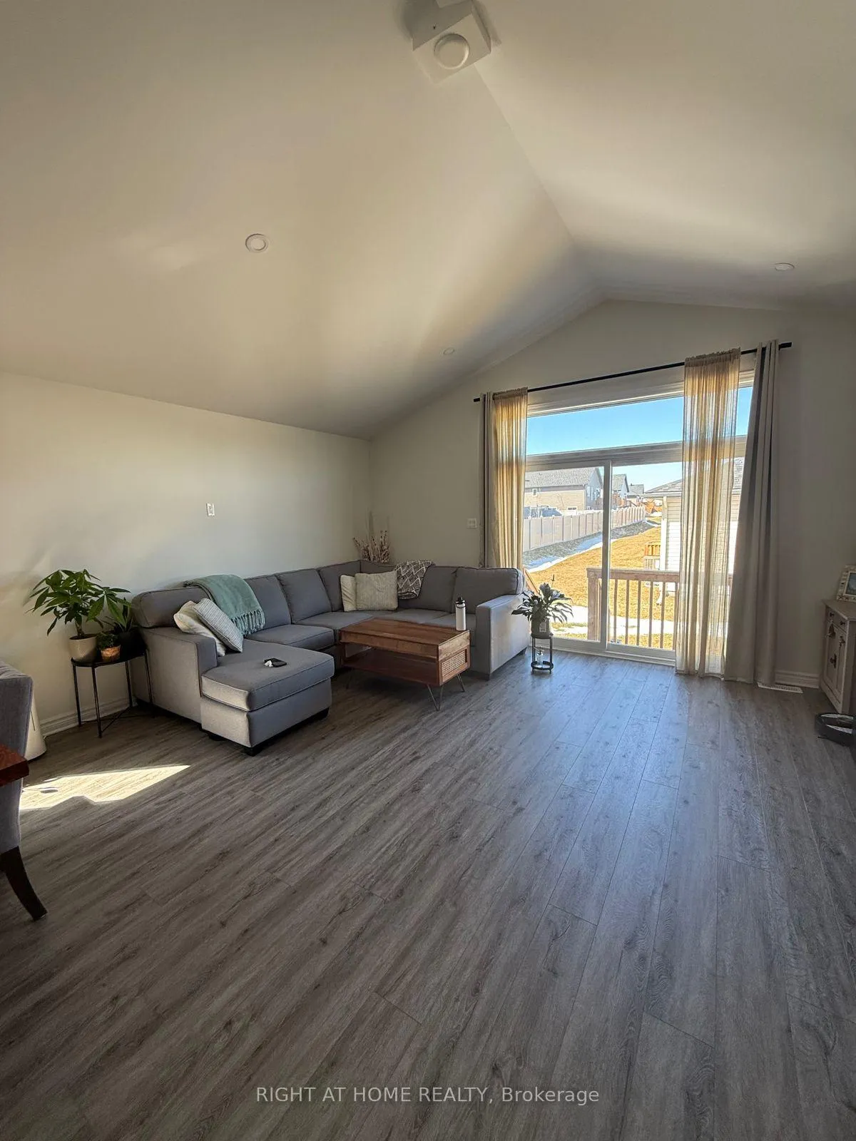 Photo 5 of 45 Yade Road, Arnprior — HOMEH