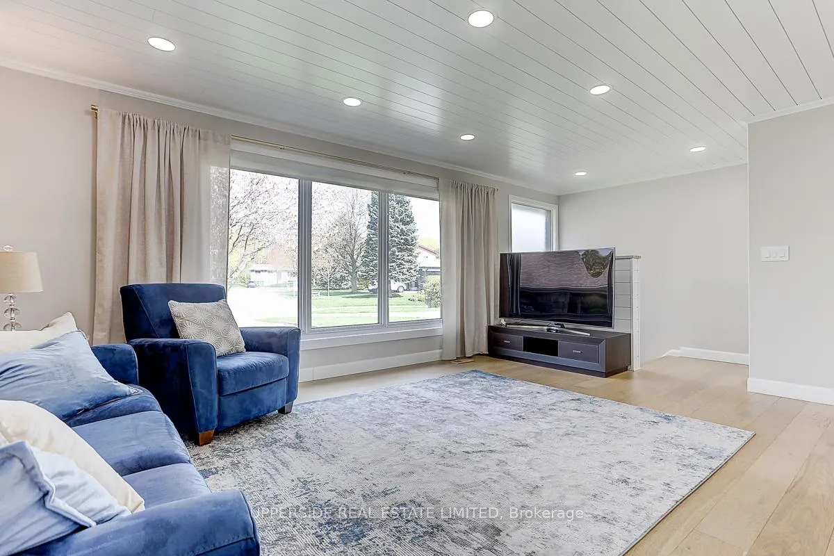 Photo 4 of 853 Capri Court E, Oshawa, Donevan — HOMEH