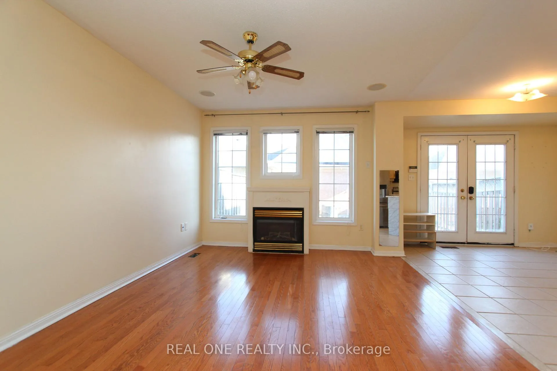 Photo 3 of 749 Bur Oak Avenue, Markham, Wismer — HOMEH