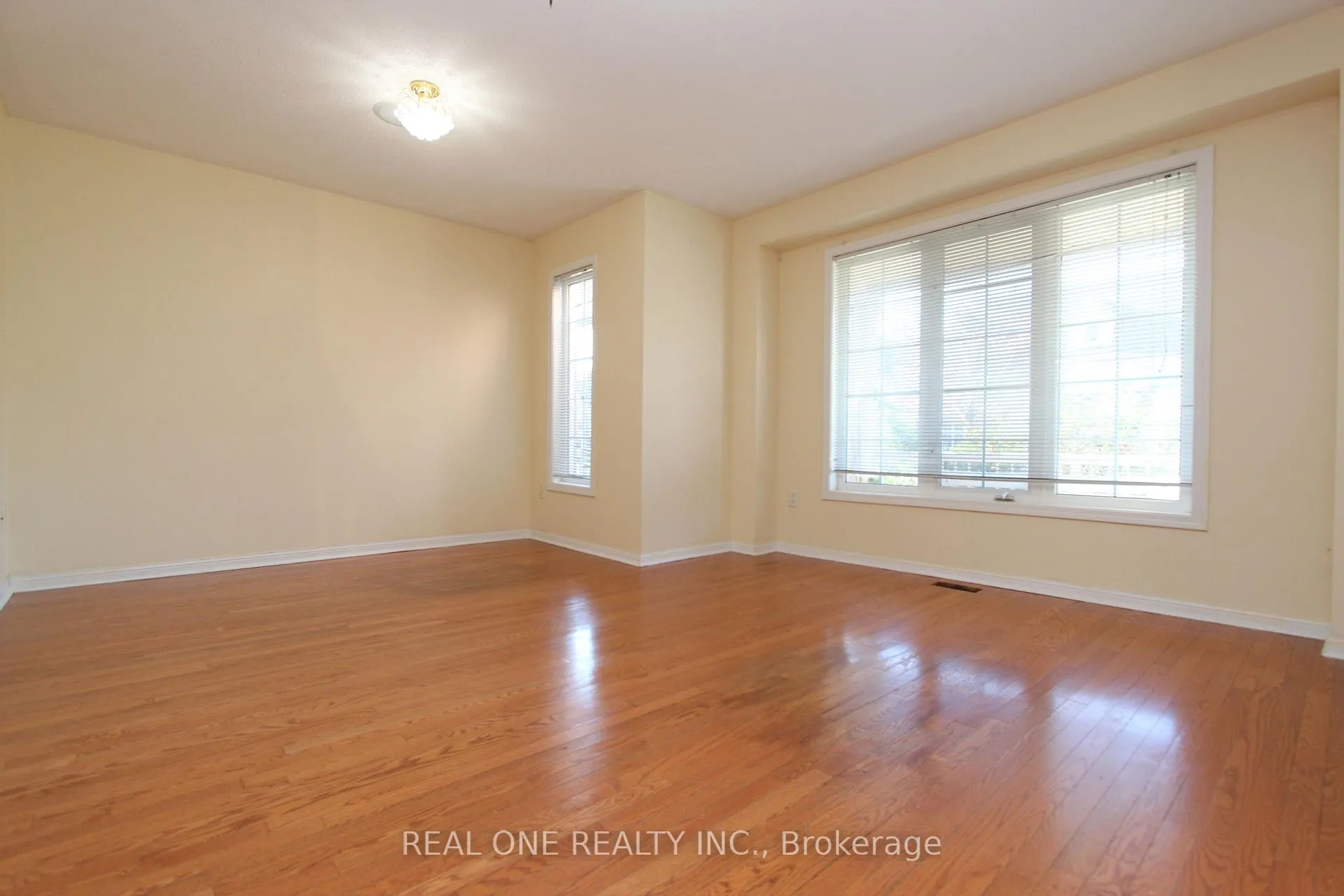 Photo 8 of 749 Bur Oak Avenue, Markham, Wismer — HOMEH