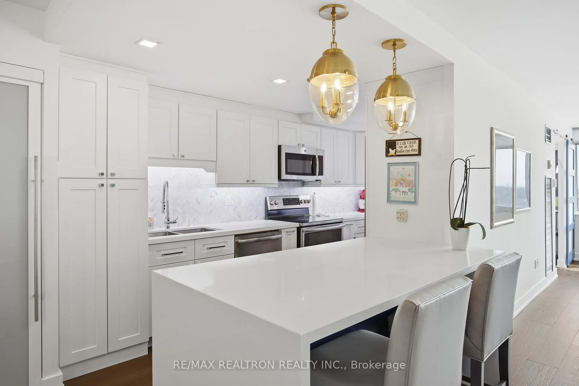 Photo 3 of Unit 908, 3000 Bathurst Street, Toronto, Englemount-Lawrence — HOMEH